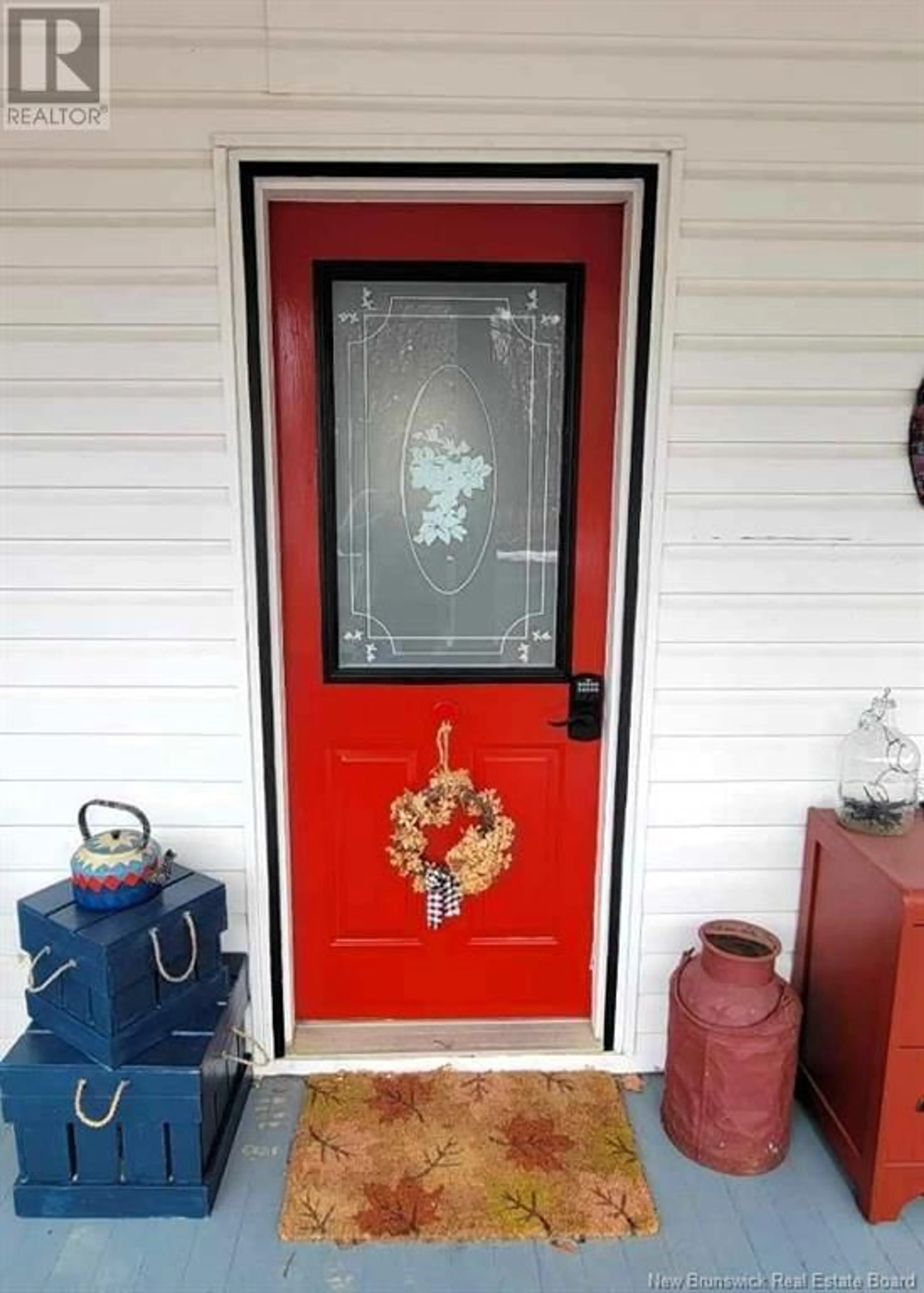 Indoor entryway for 35 QUEEN W, St. Stephen New Brunswick E3L2K2