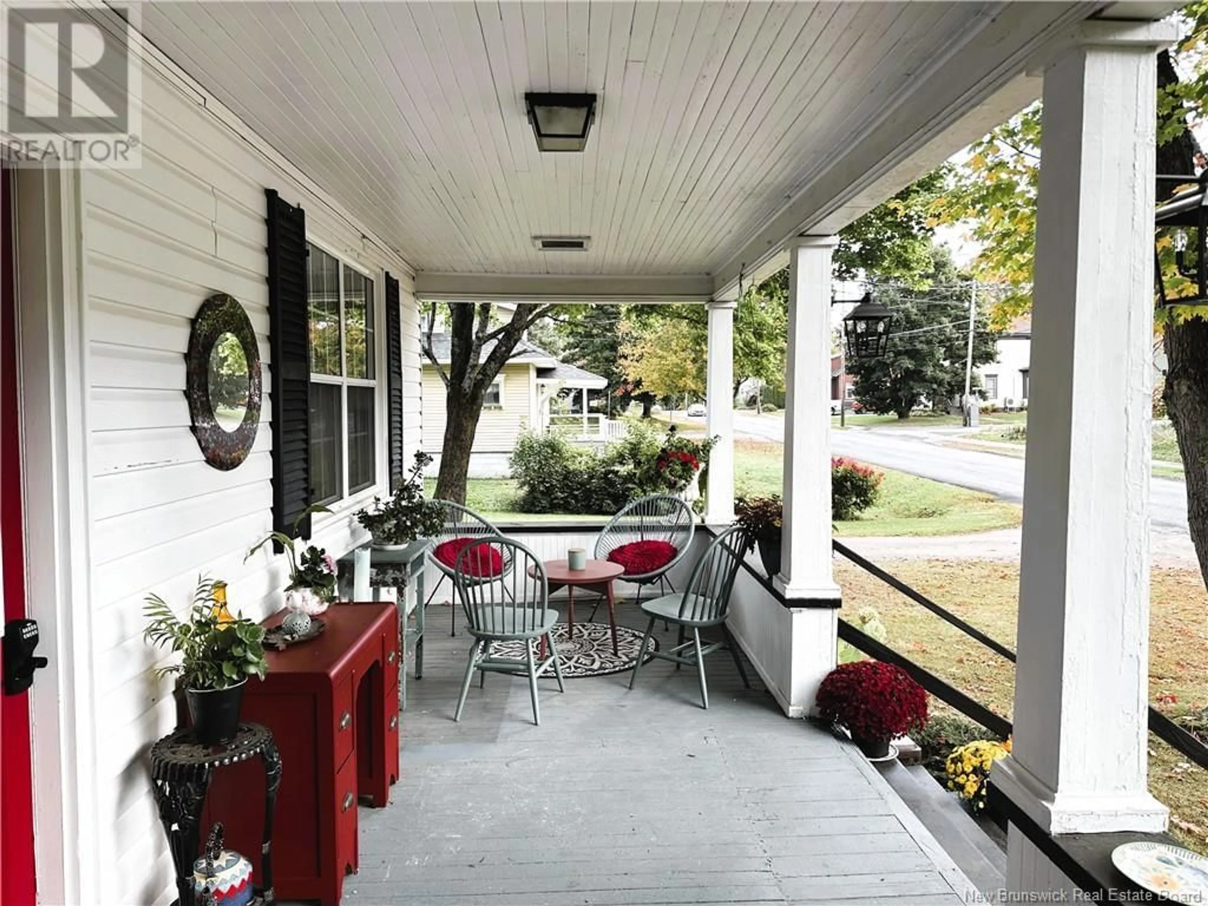 Patio, street for 35 QUEEN W, St. Stephen New Brunswick E3L2K2