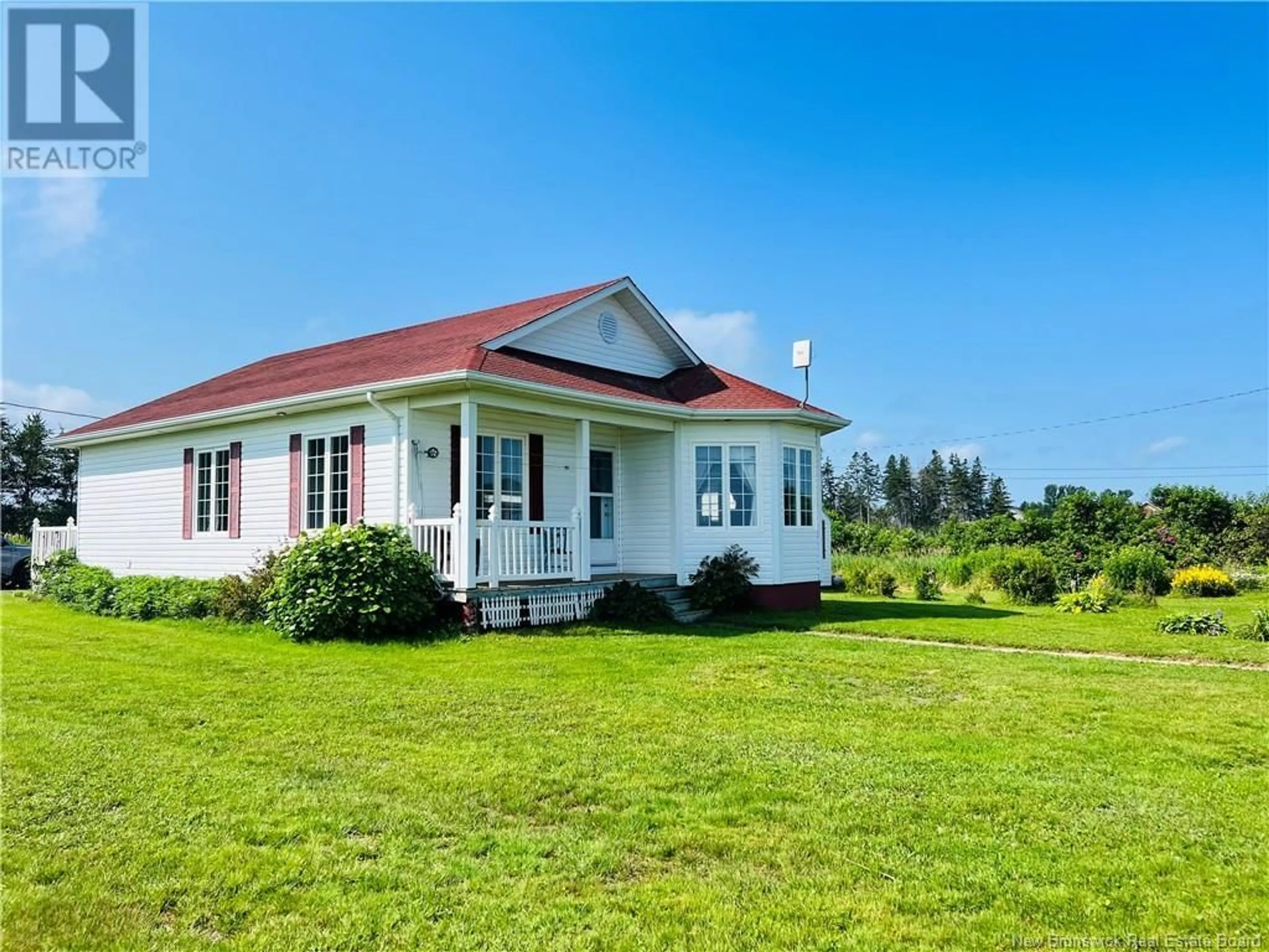 Home with vinyl exterior material, building for 49 OCEAN WALK, Salmon Beach New Brunswick E2A6C7