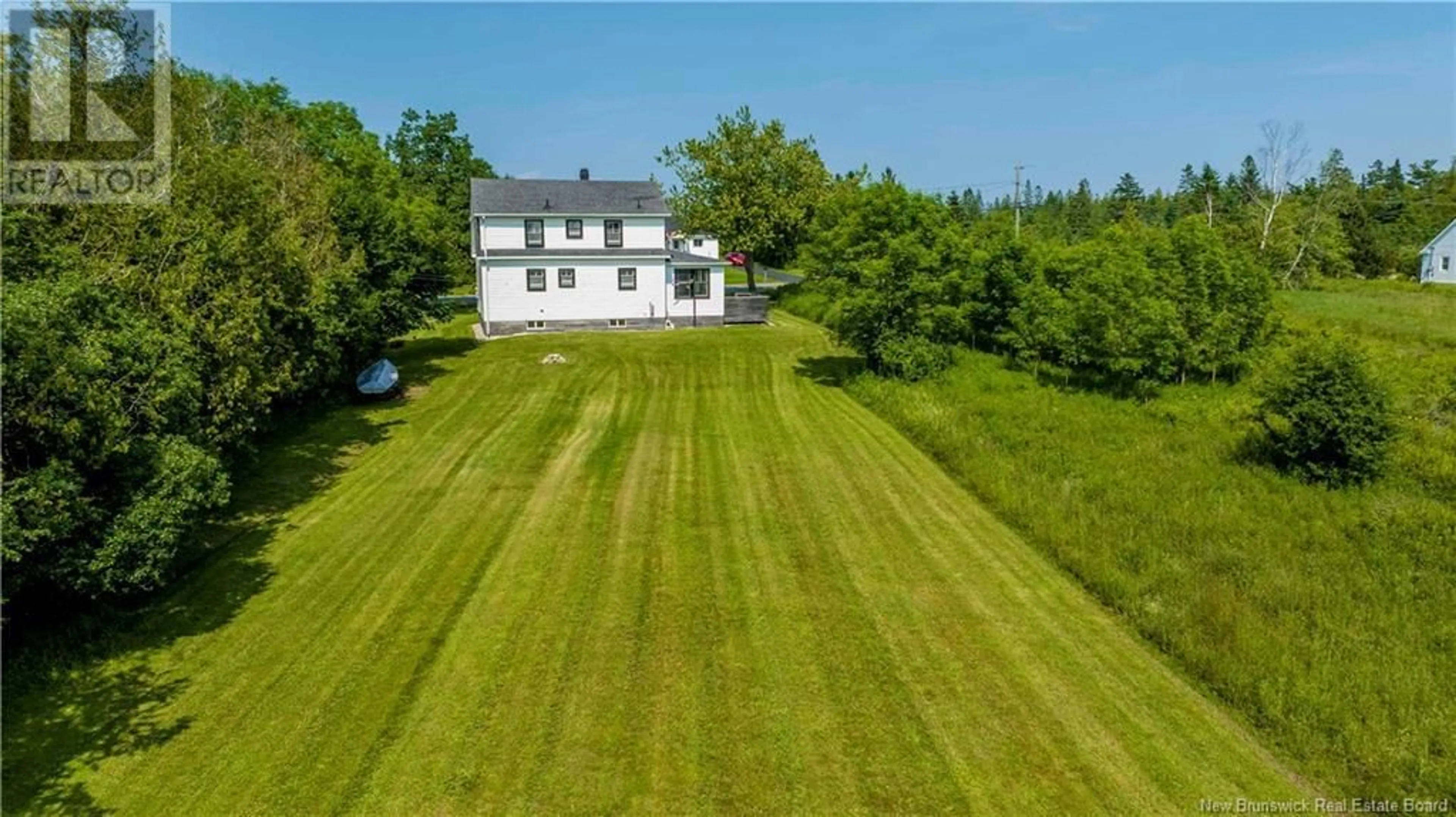 A pic from outside/outdoor area/front of a property/back of a property/a pic from drone, building for 679 BAYVIEW DRIVE, Saint Andrews New Brunswick E5B2N2