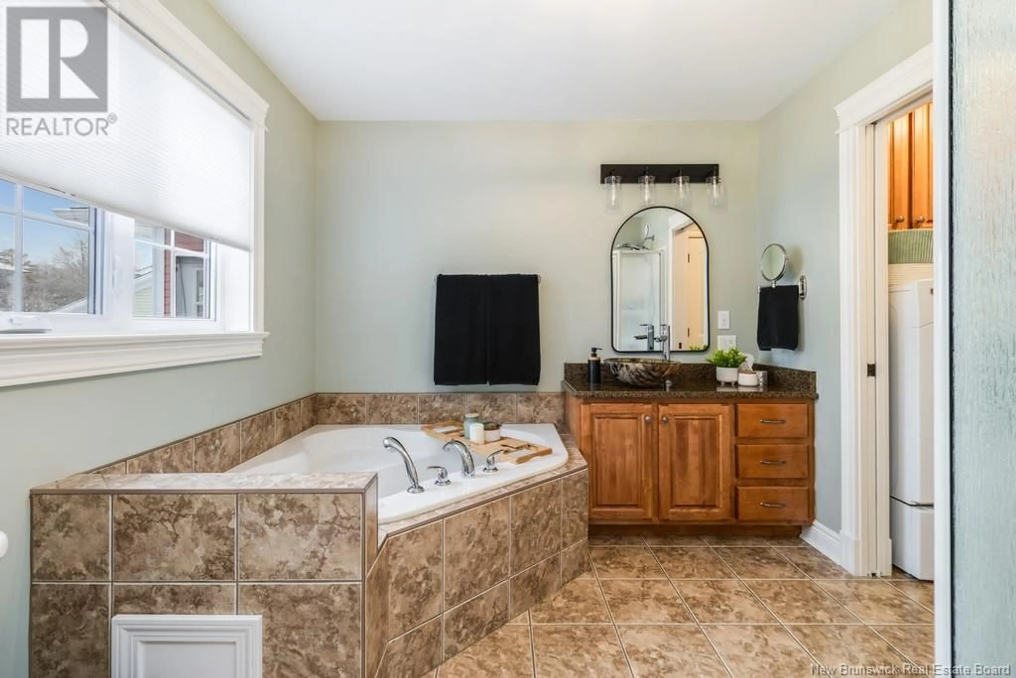 Contemporary bathroom, ceramic/tile floor for 15 EMMA COURT, Fredericton New Brunswick E3G0W2