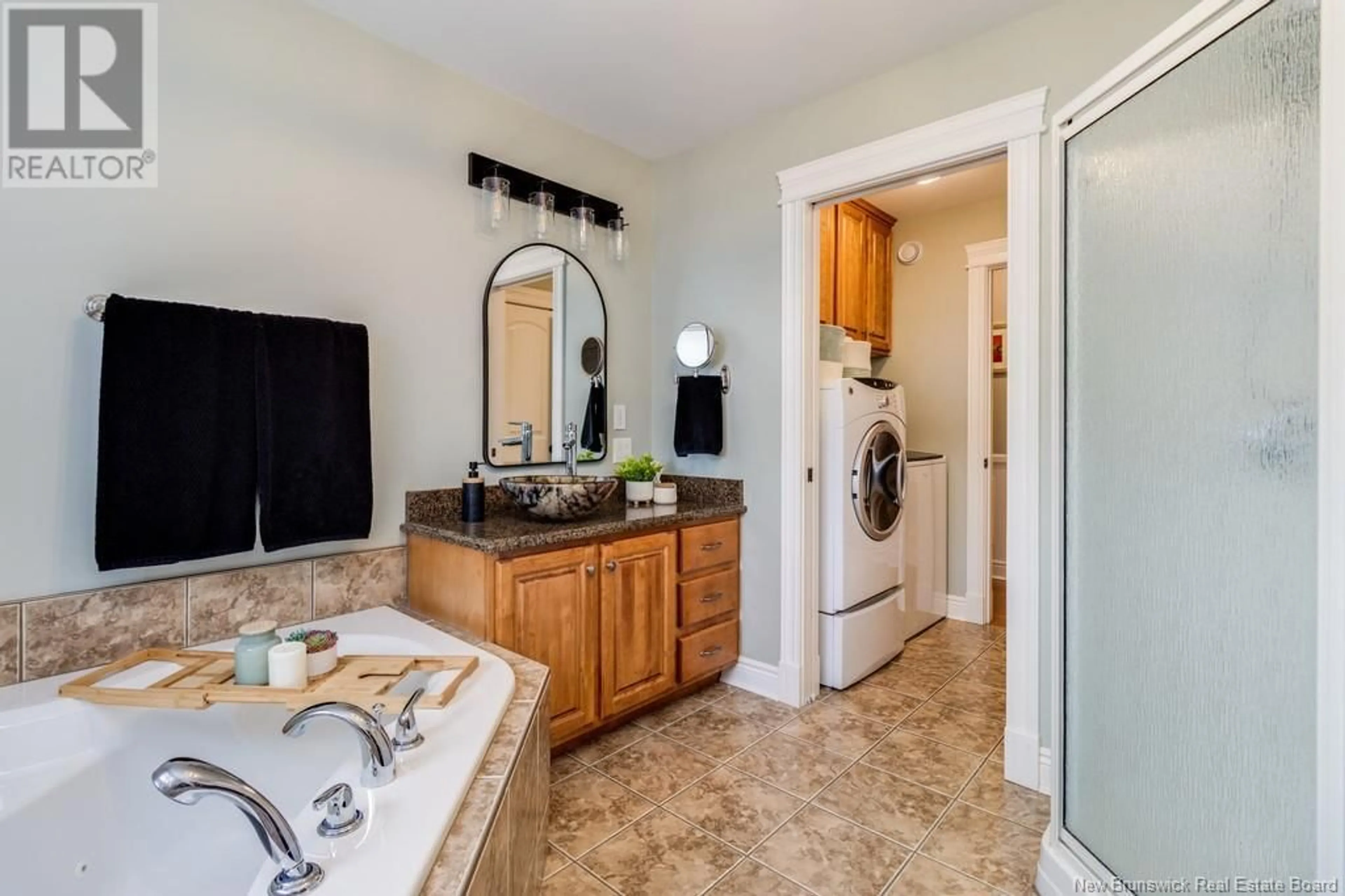 Standard bathroom, ceramic/tile floor for 15 EMMA COURT, Fredericton New Brunswick E3G0W2