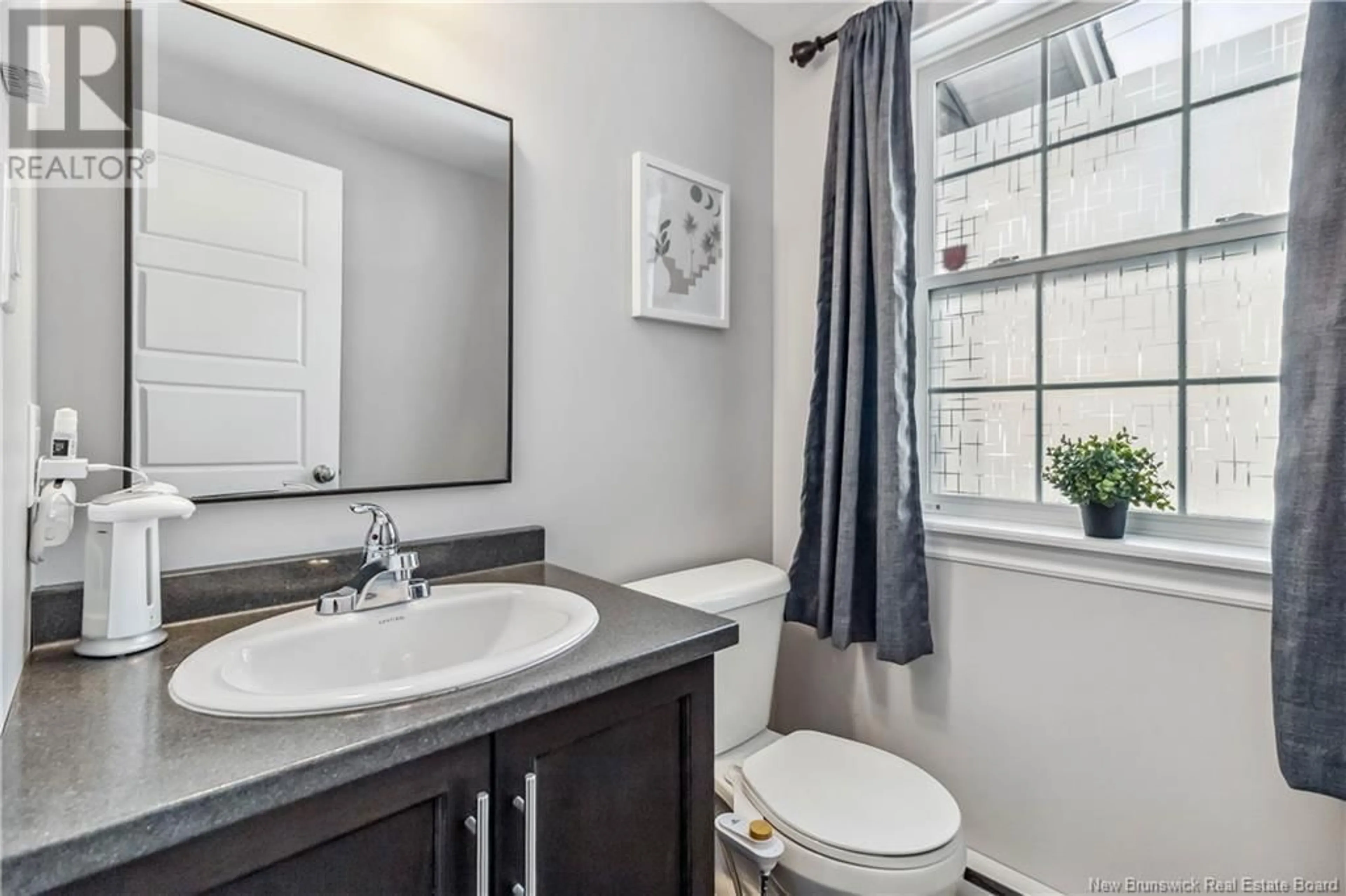 Standard bathroom, ceramic/tile floor for 298 DOLBEAU STREET, Dieppe New Brunswick E1A9T2