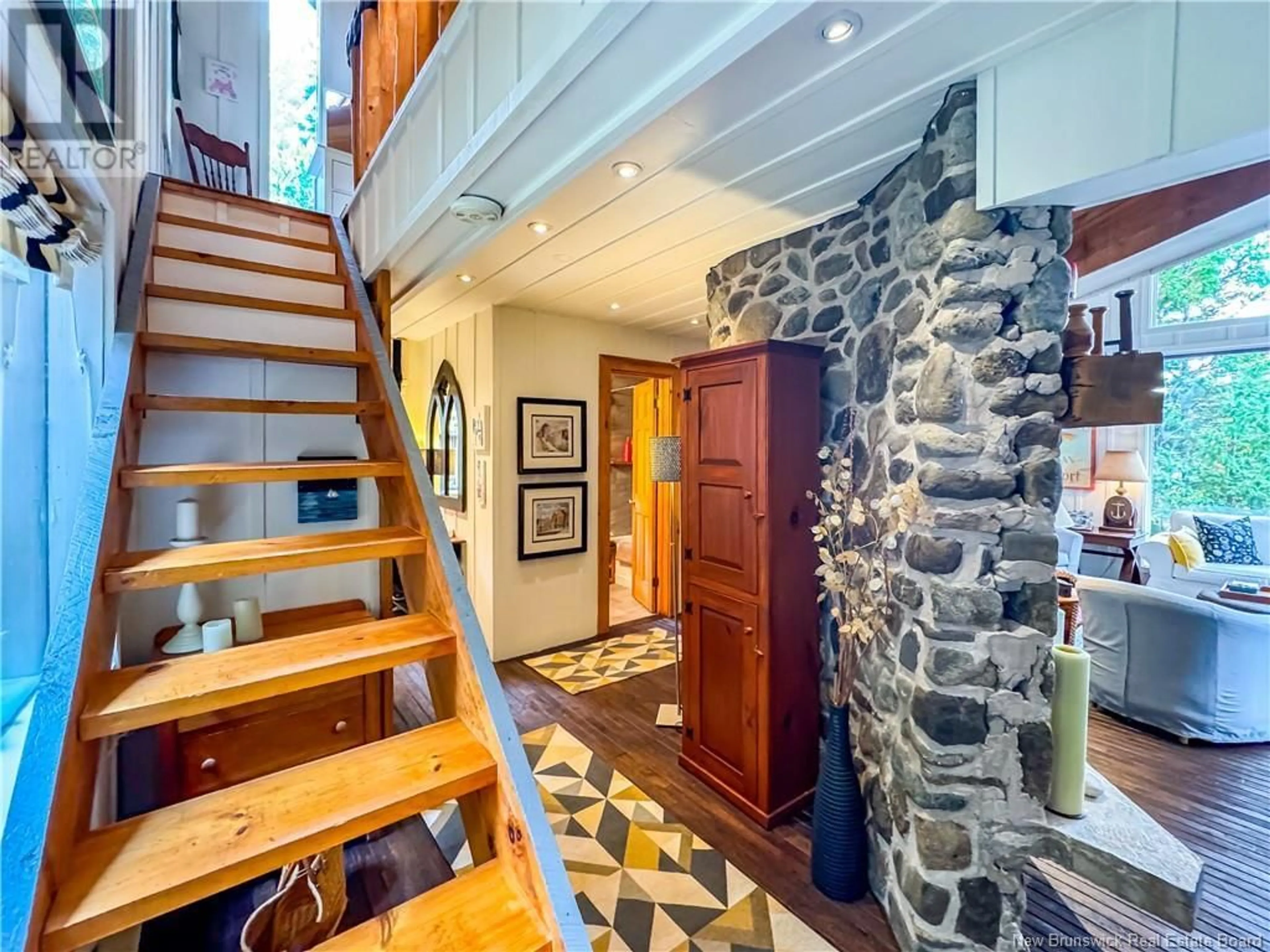 Indoor entryway for 80 BARNES POINT ROAD, Cambridge-Narrows New Brunswick E4C2E6