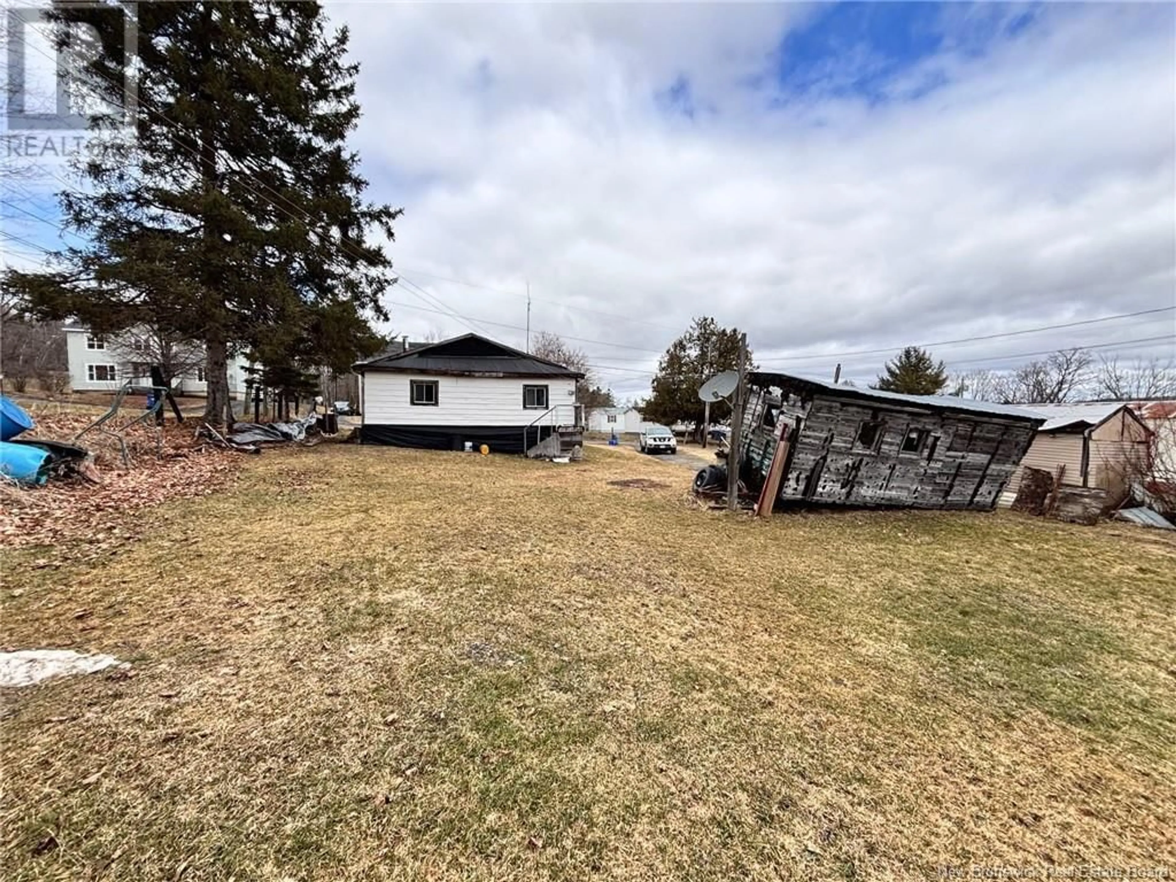 A pic from outside/outdoor area/front of a property/back of a property/a pic from drone, unknown for 187 CHARLES STREET, Woodstock New Brunswick E7M1H9