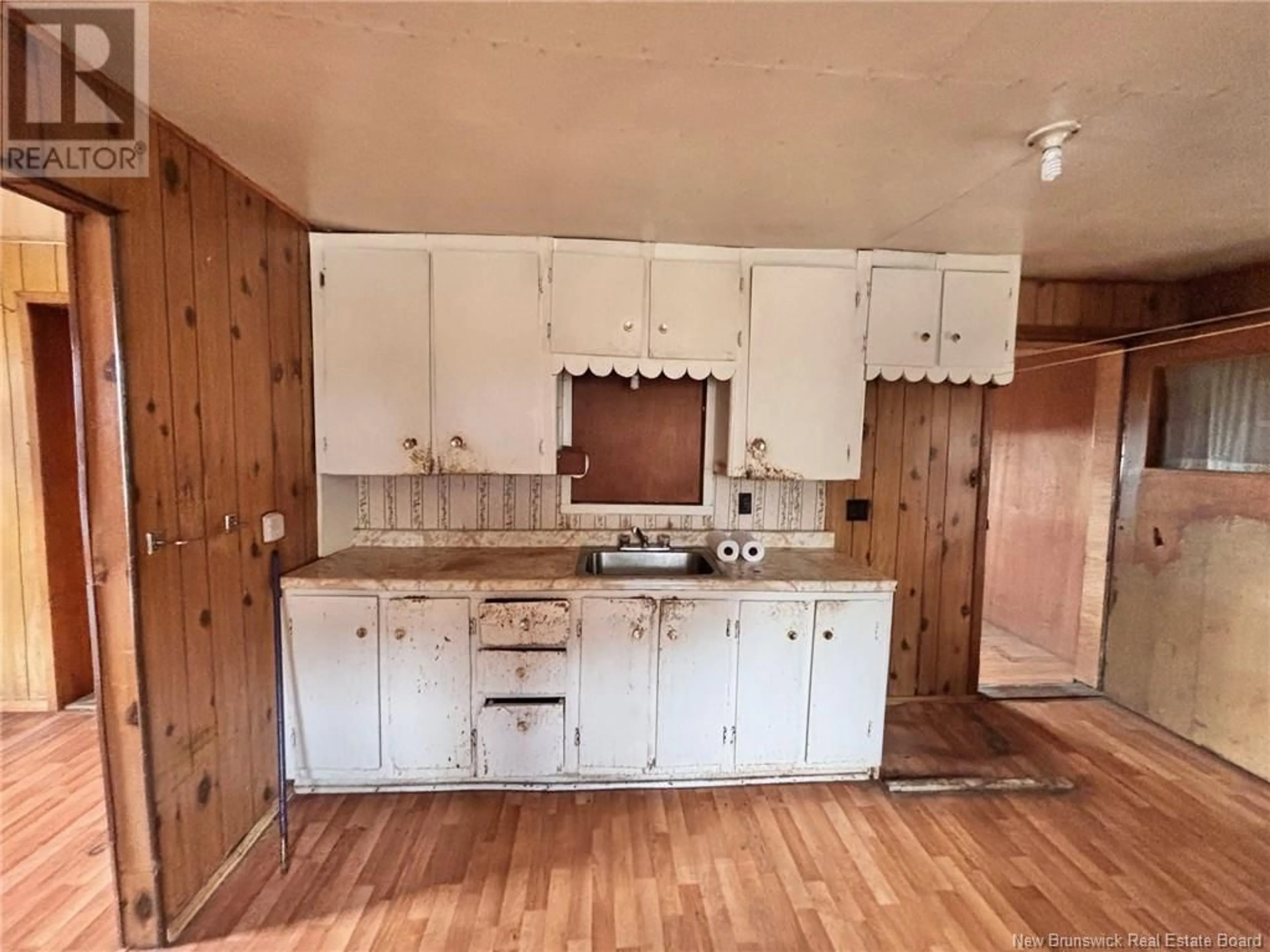 Standard kitchen, wood/laminate floor for 187 CHARLES STREET, Woodstock New Brunswick E7M1H9