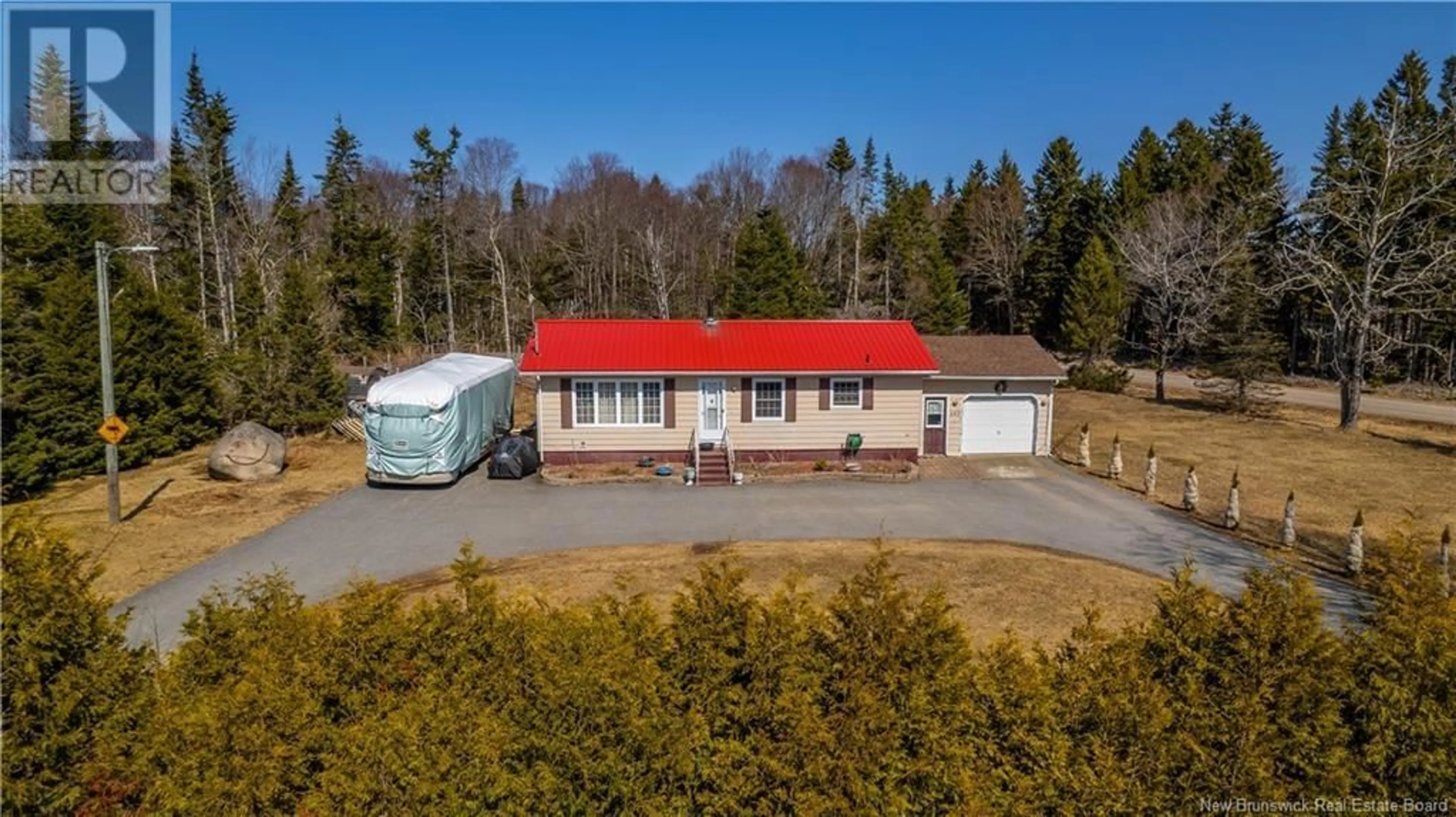 A pic from outside/outdoor area/front of a property/back of a property/a pic from drone, building for 197 MUNROE ROAD, Pennfield New Brunswick E5H2B3