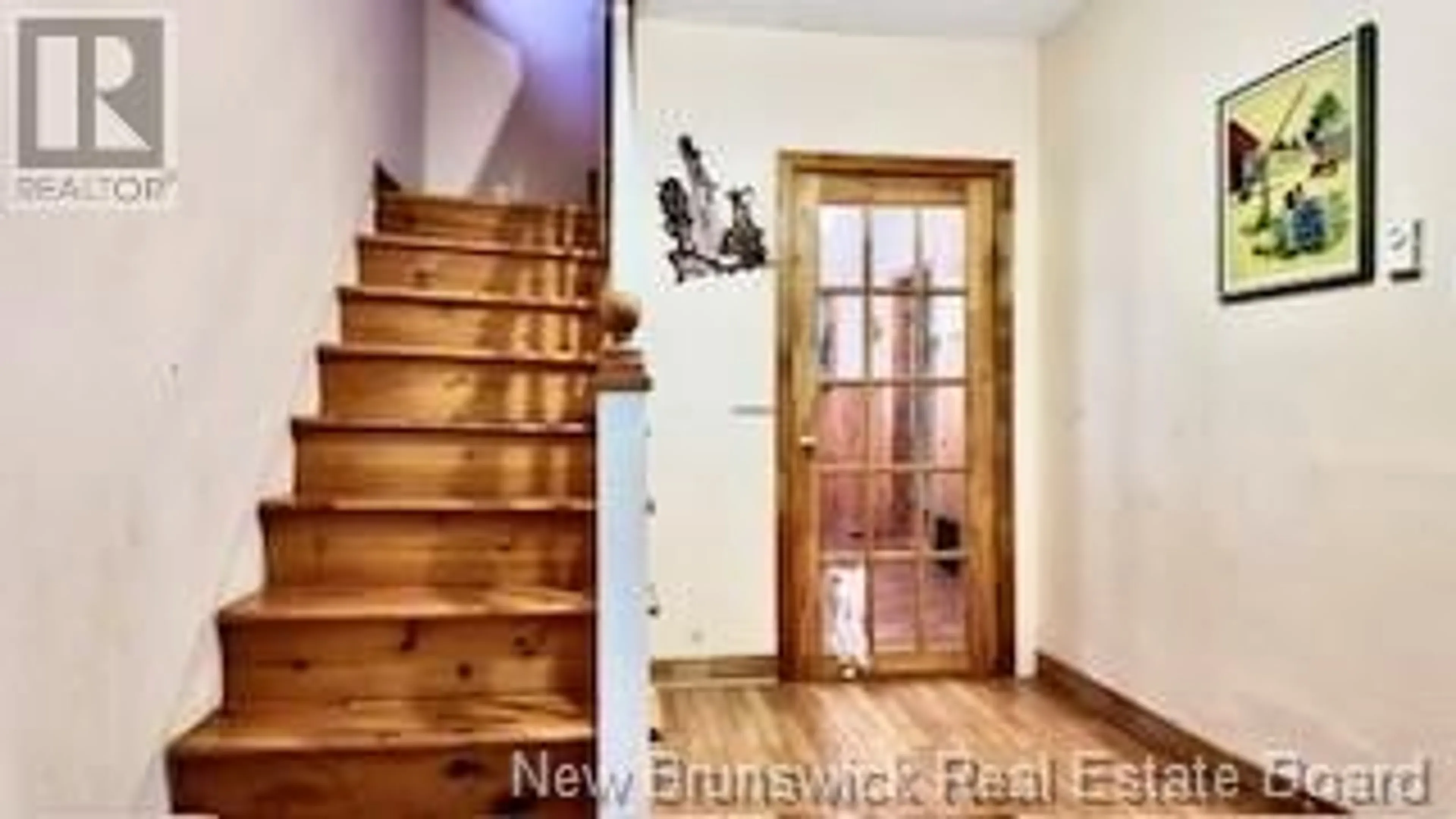 Indoor entryway for 141 BROADWAY STREET, Moncton New Brunswick E1A3Y3
