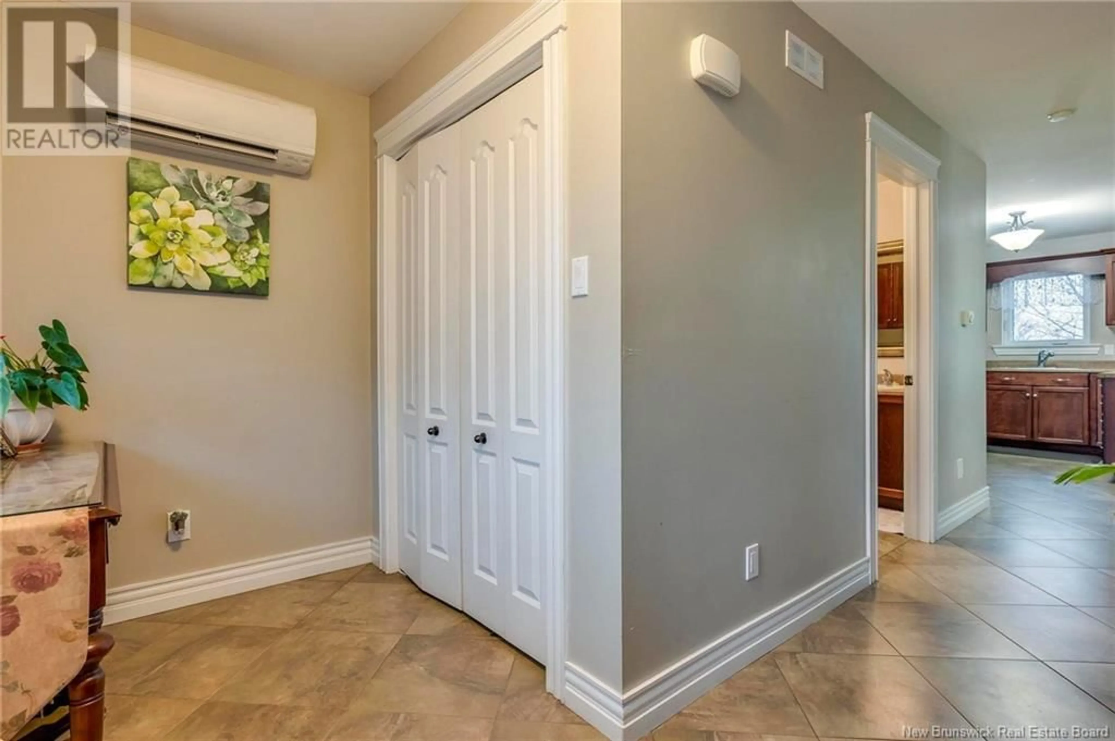 Indoor entryway for 453 TWIN OAKS DRIVE, Moncton New Brunswick E1G0J2