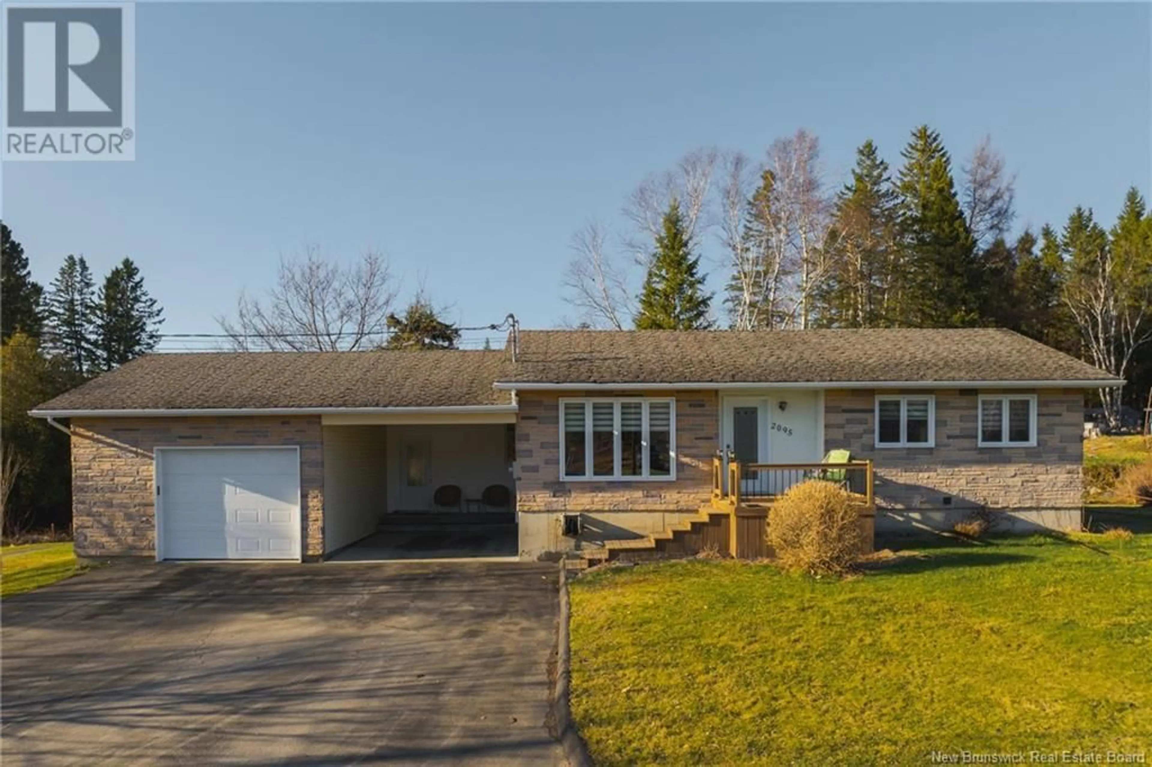 A pic from outside/outdoor area/front of a property/back of a property/a pic from drone, street for 2095 COMMERCIALE STREET, Saint-François-de-Madawaska New Brunswick E7A1B3