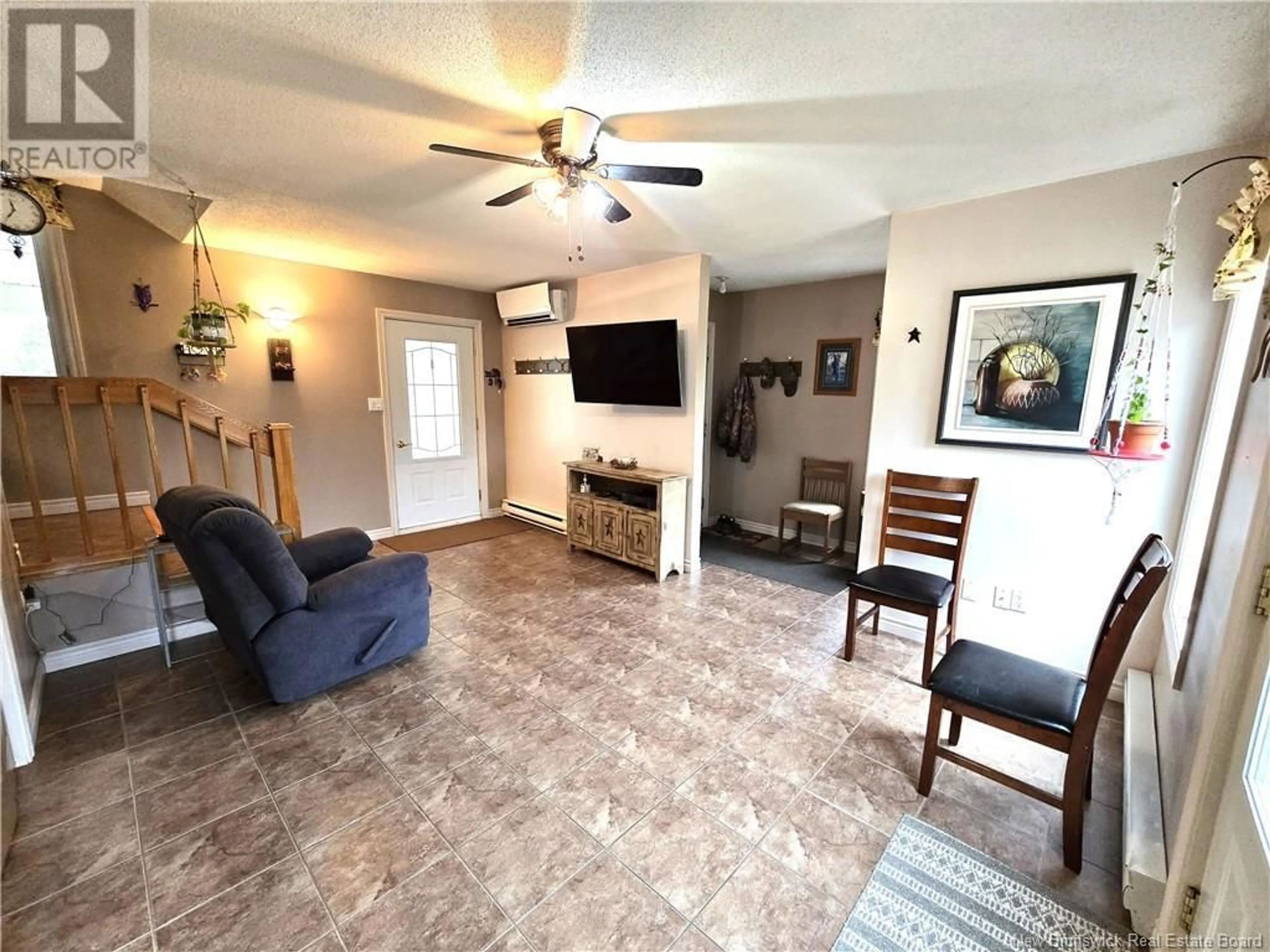 Living room with furniture, unknown for 2095 COMMERCIALE STREET, Saint-François-de-Madawaska New Brunswick E7A1B3
