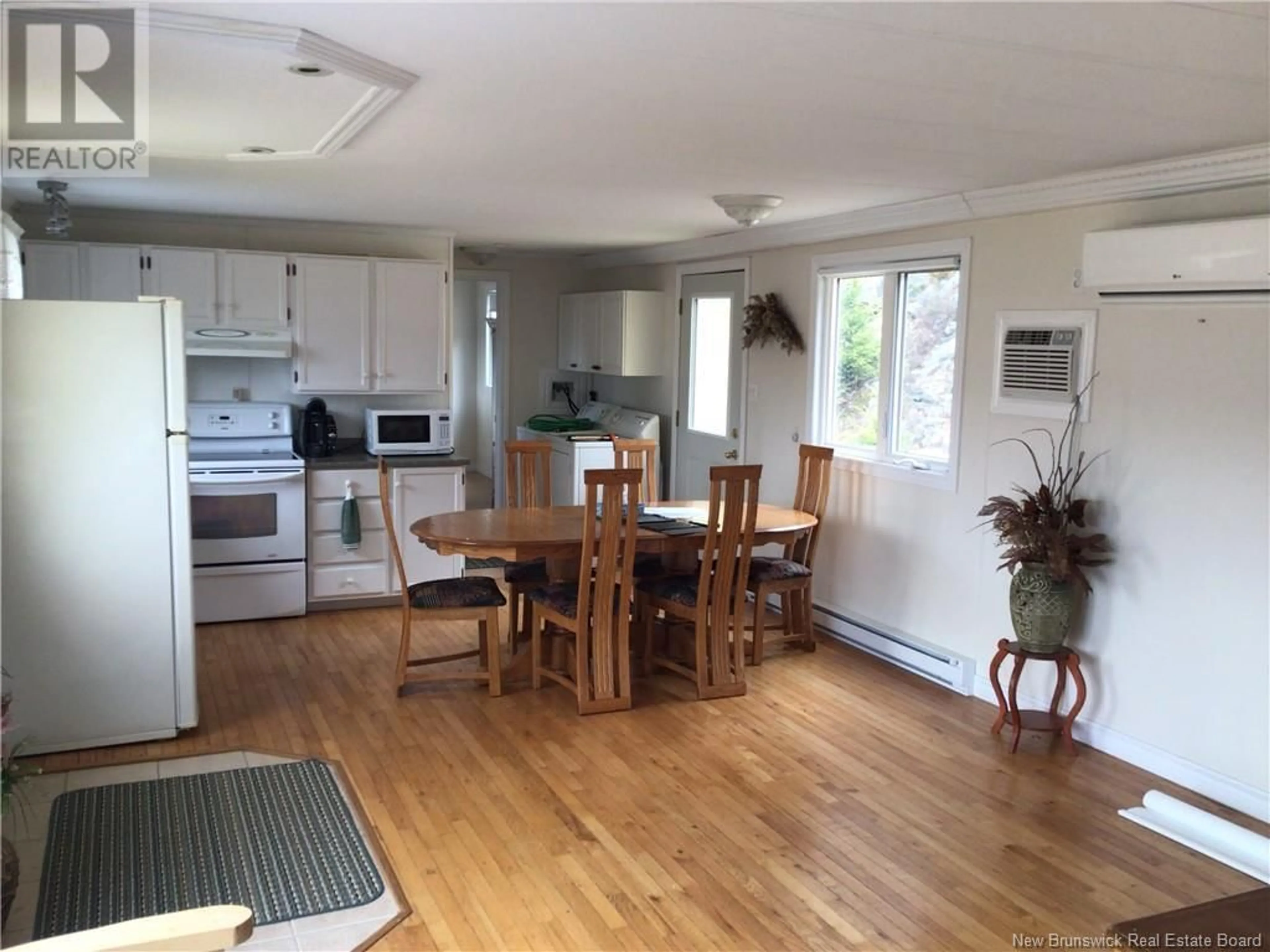 Open concept kitchen, wood/laminate floor for 471 772 ROUTE, Deer Island New Brunswick E5V1R7