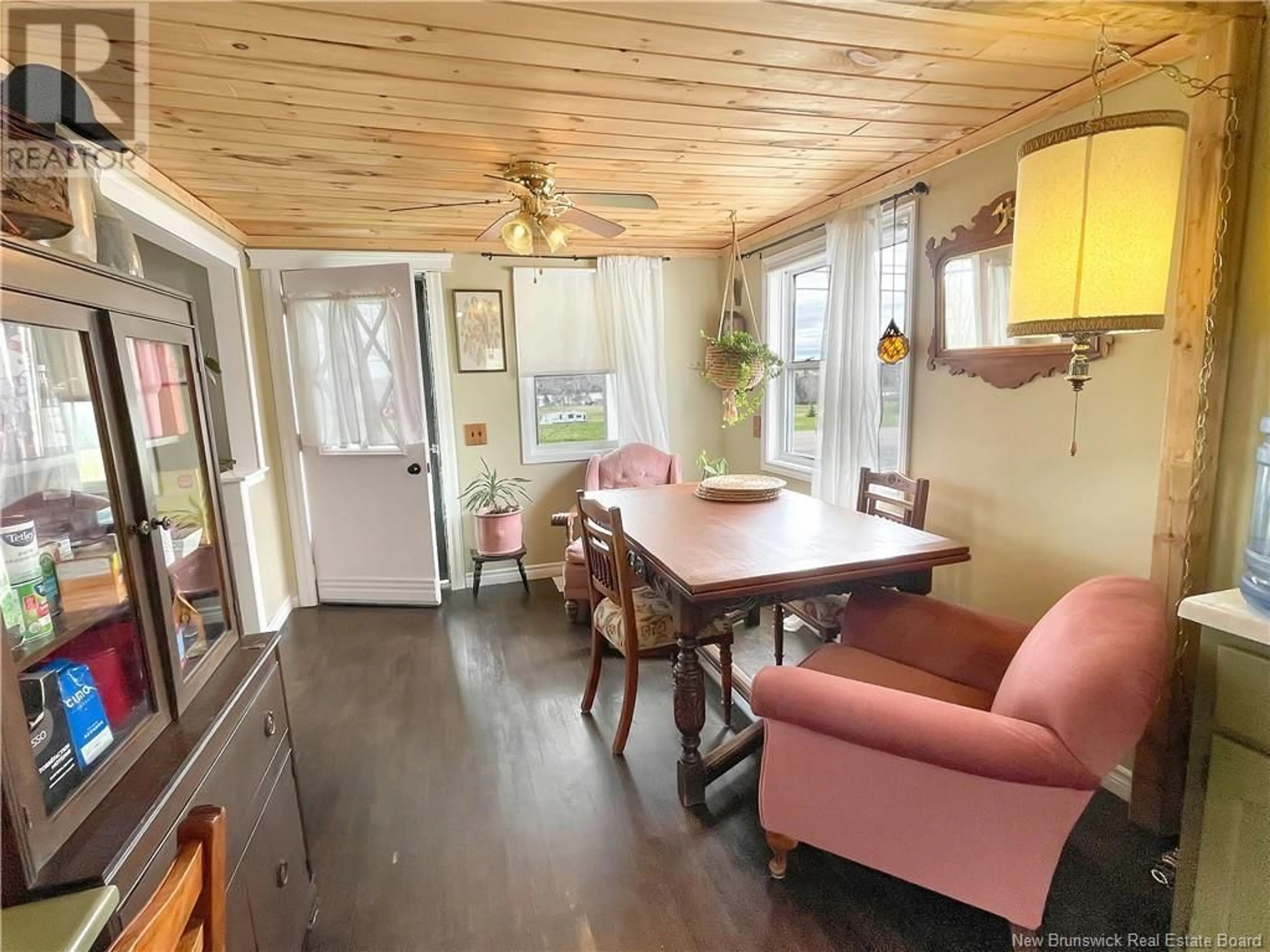 Dining room, wood/laminate floor for 1886 ROUTE 515, Sainte-Marie-De-Kent New Brunswick E4S2C9