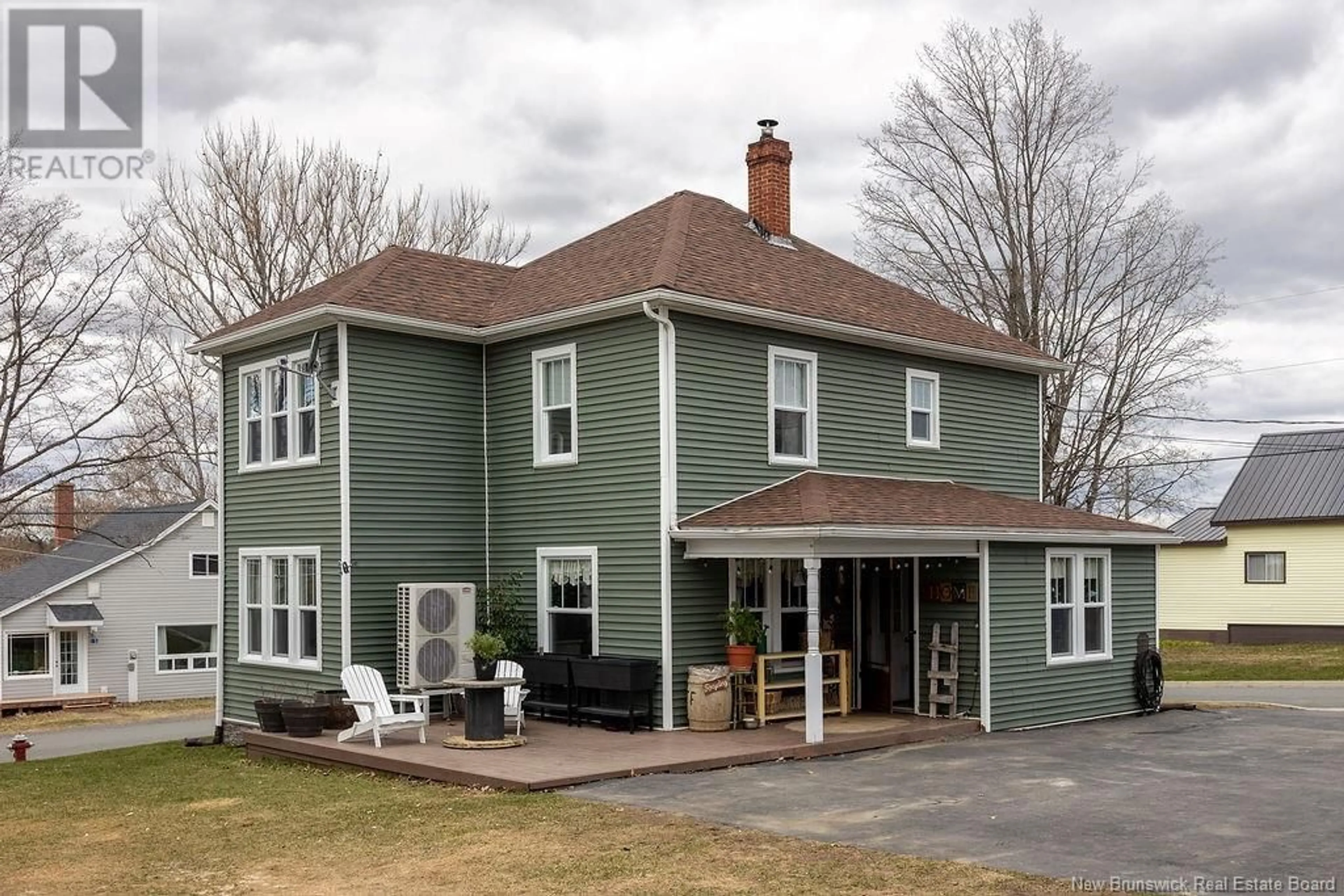 Home with vinyl exterior material, building for 16 ELM STREET, Hartland New Brunswick E7P2R5