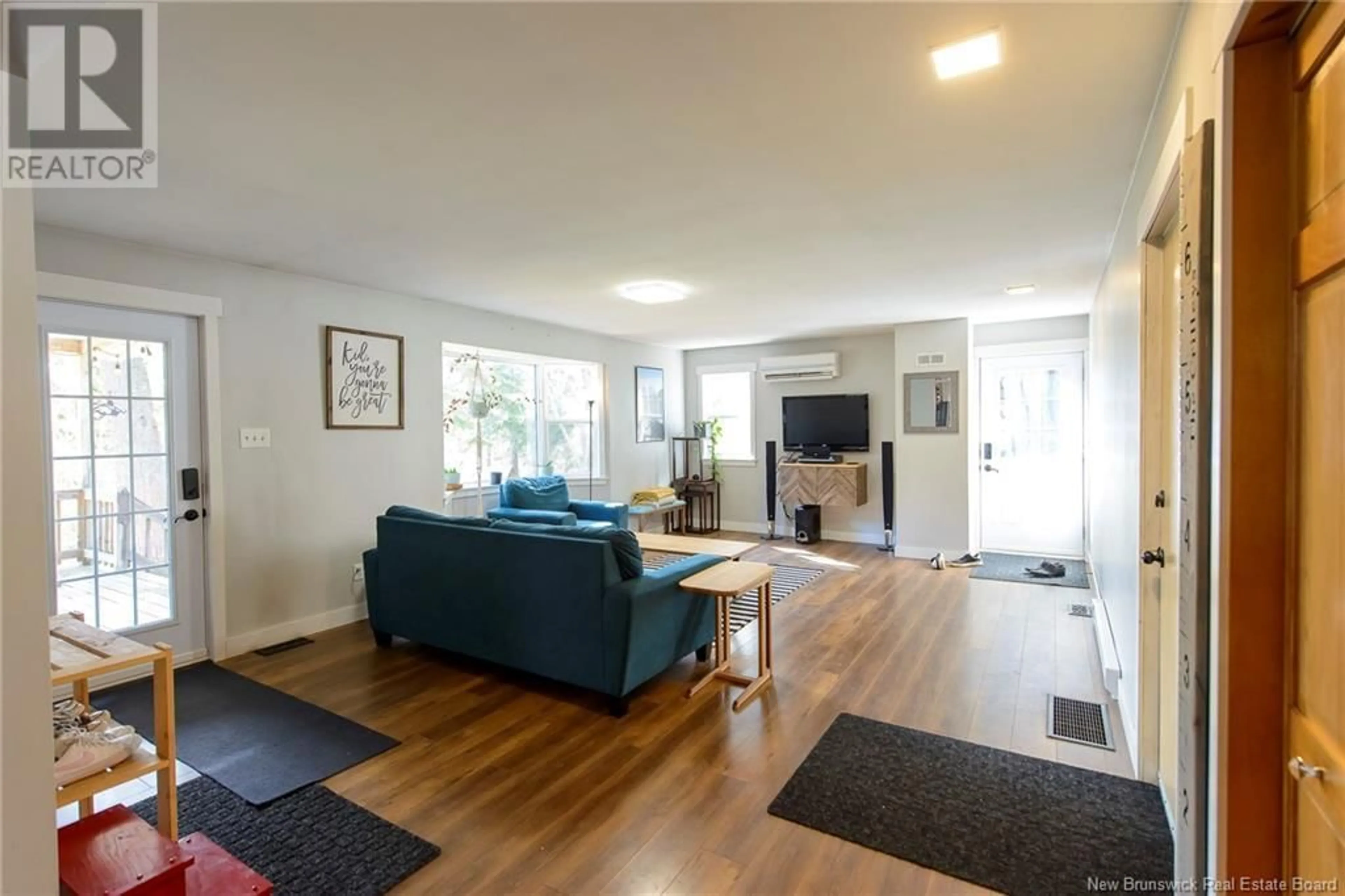 Living room with furniture, wood/laminate floor for 11 RYNLON CRESCENT, Quispamsis New Brunswick E2G1Y2