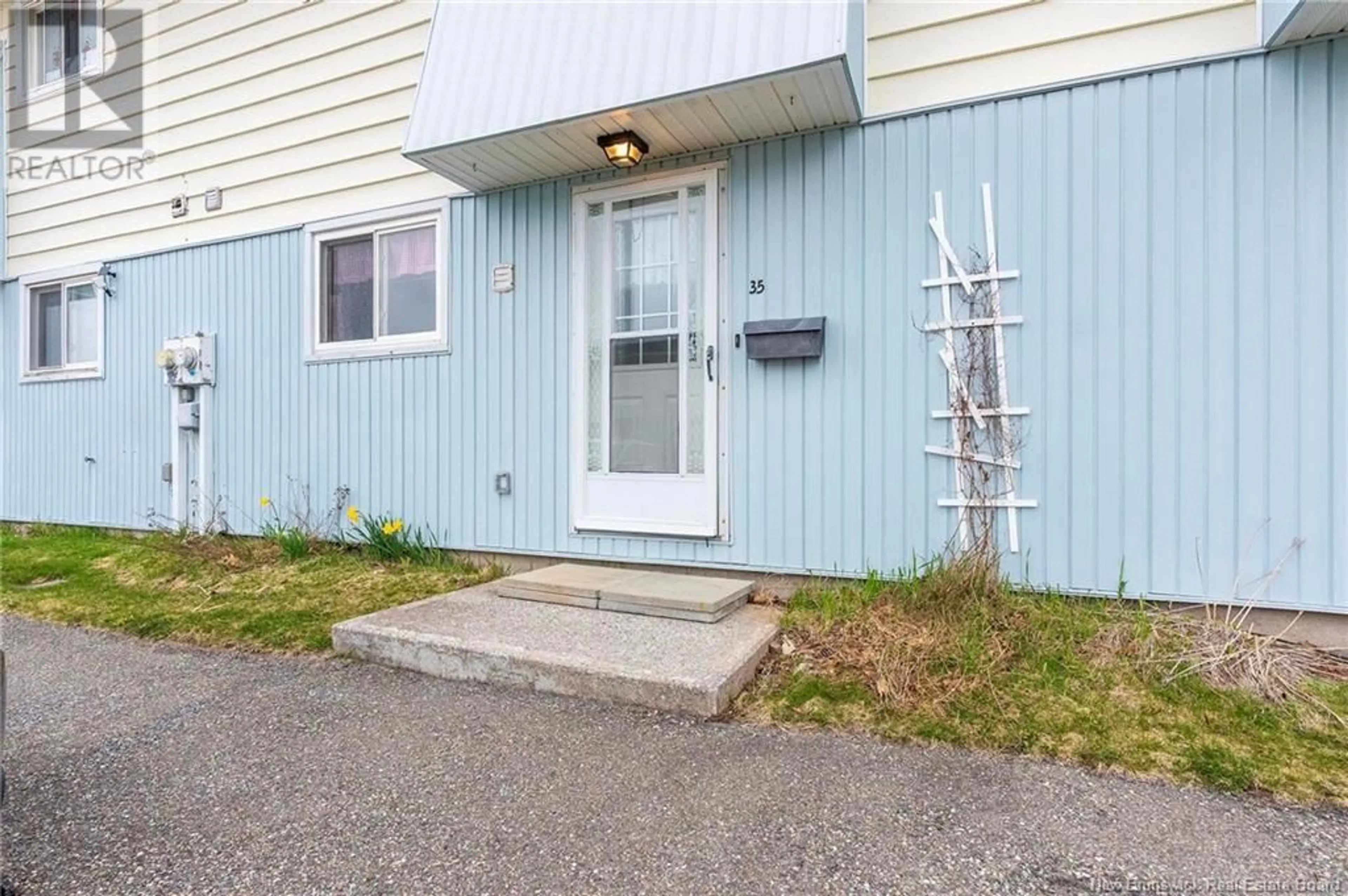 Unknown for 35 WOODSIDE PARK, Saint John New Brunswick E2J3T8