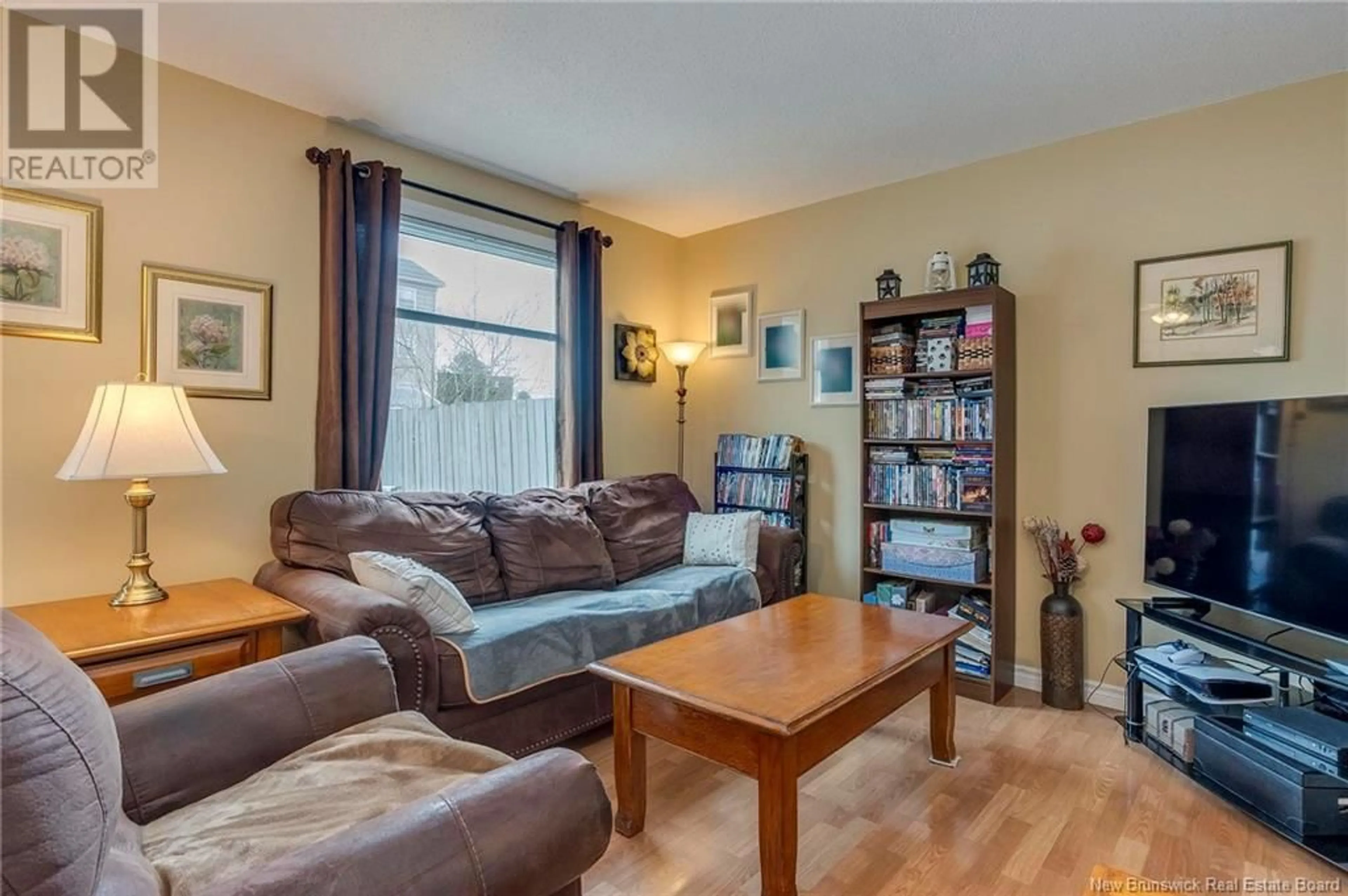 Living room with furniture, wood/laminate floor for 35 WOODSIDE PARK, Saint John New Brunswick E2J3T8