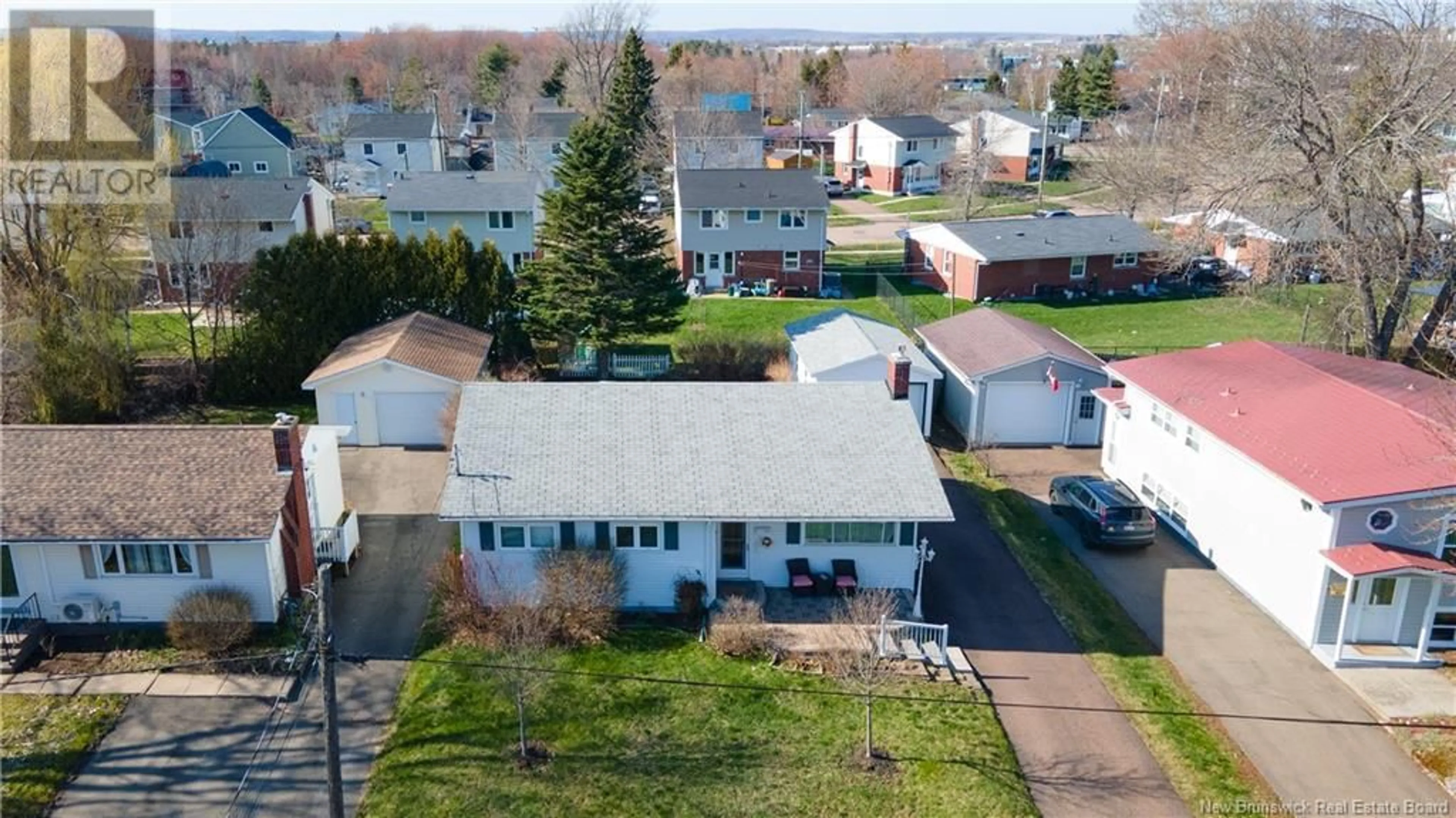 A pic from outside/outdoor area/front of a property/back of a property/a pic from drone, street for 53 MADISON, Moncton New Brunswick E1E1R5
