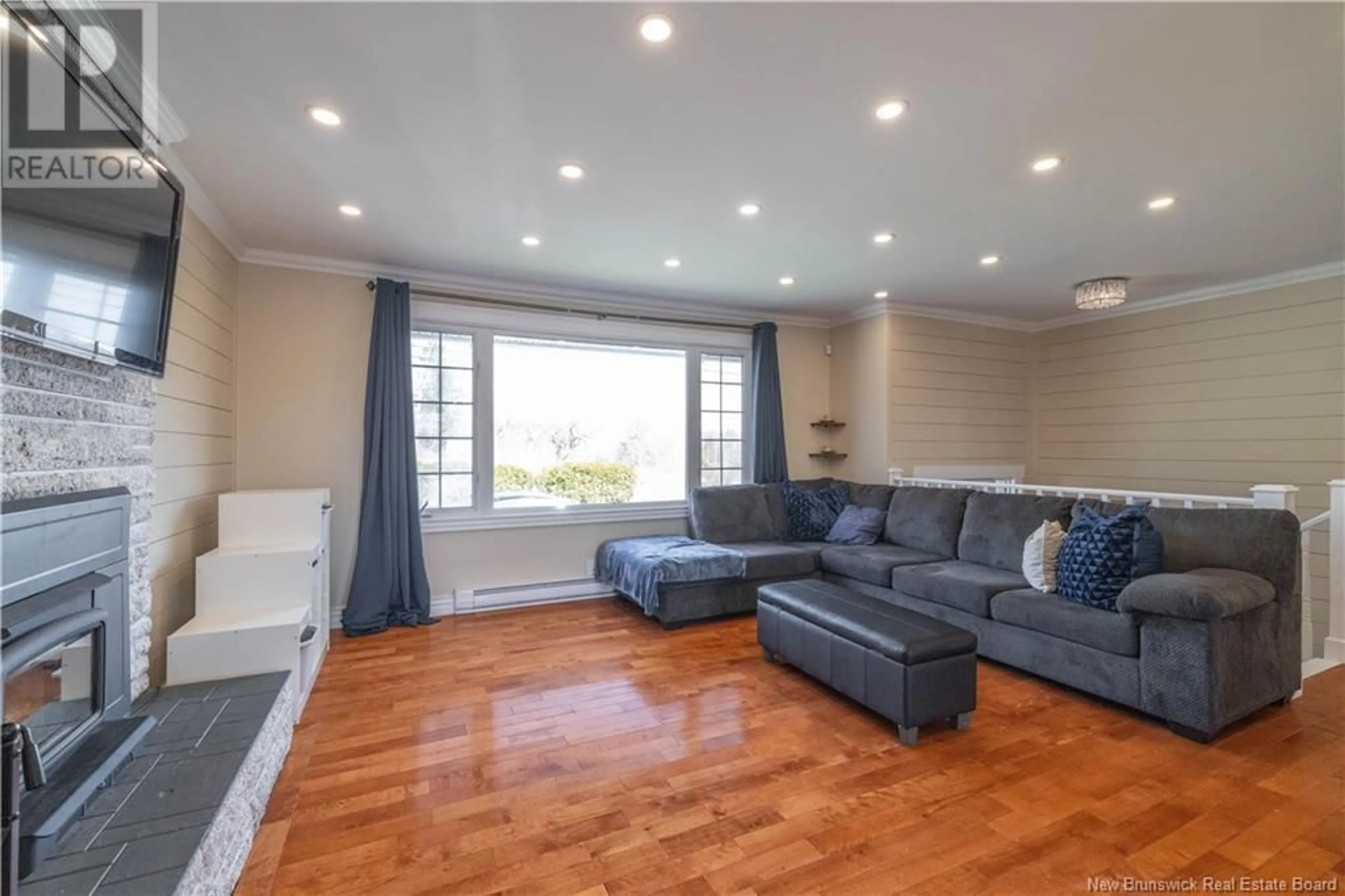 Living room with furniture, wood/laminate floor for 594 HAMPTON ROAD, Quispamsis New Brunswick E2G1C8