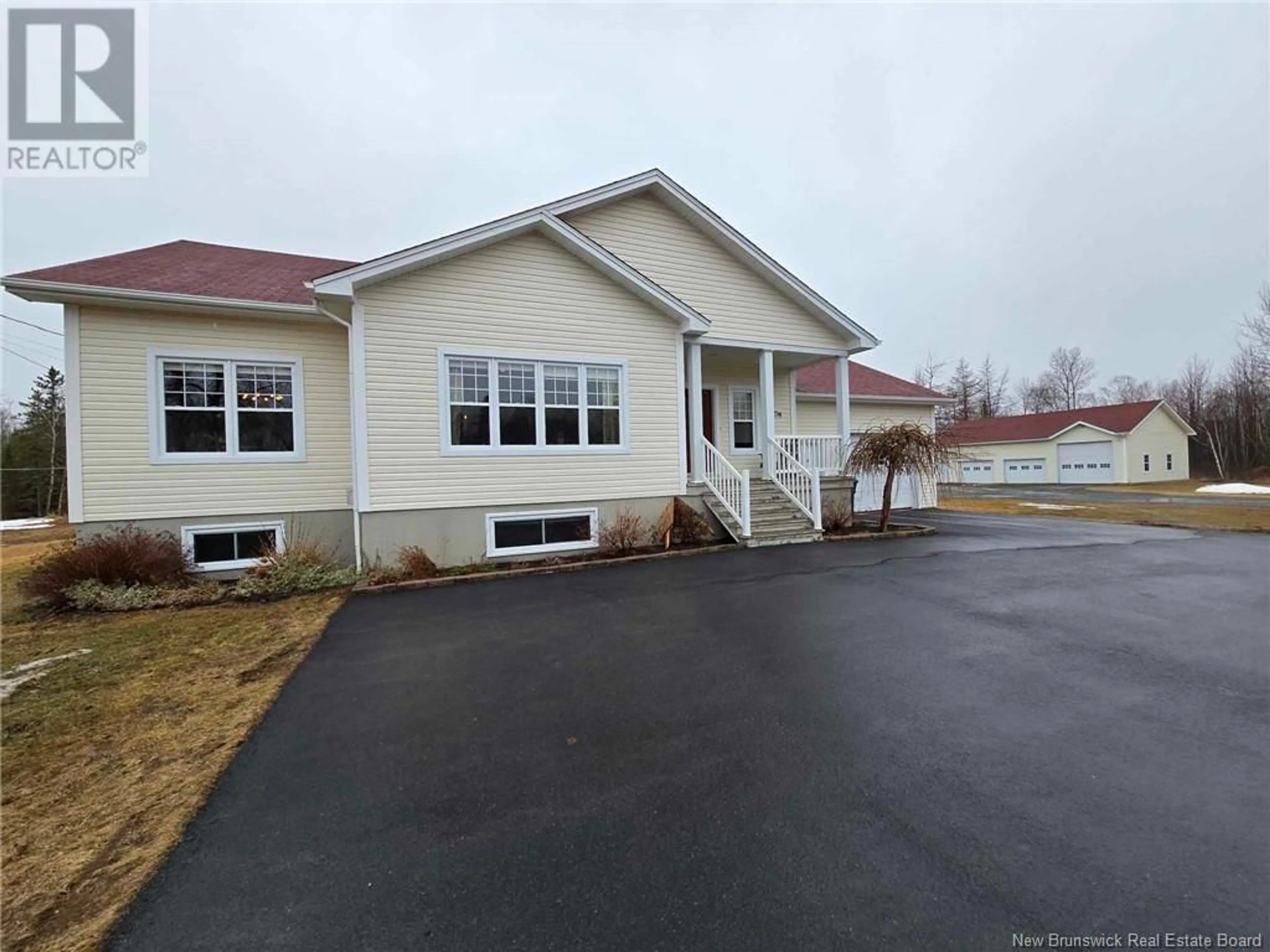 Home with vinyl exterior material, building for 1142 RUE BRYAR, Beresford New Brunswick E8K1B5