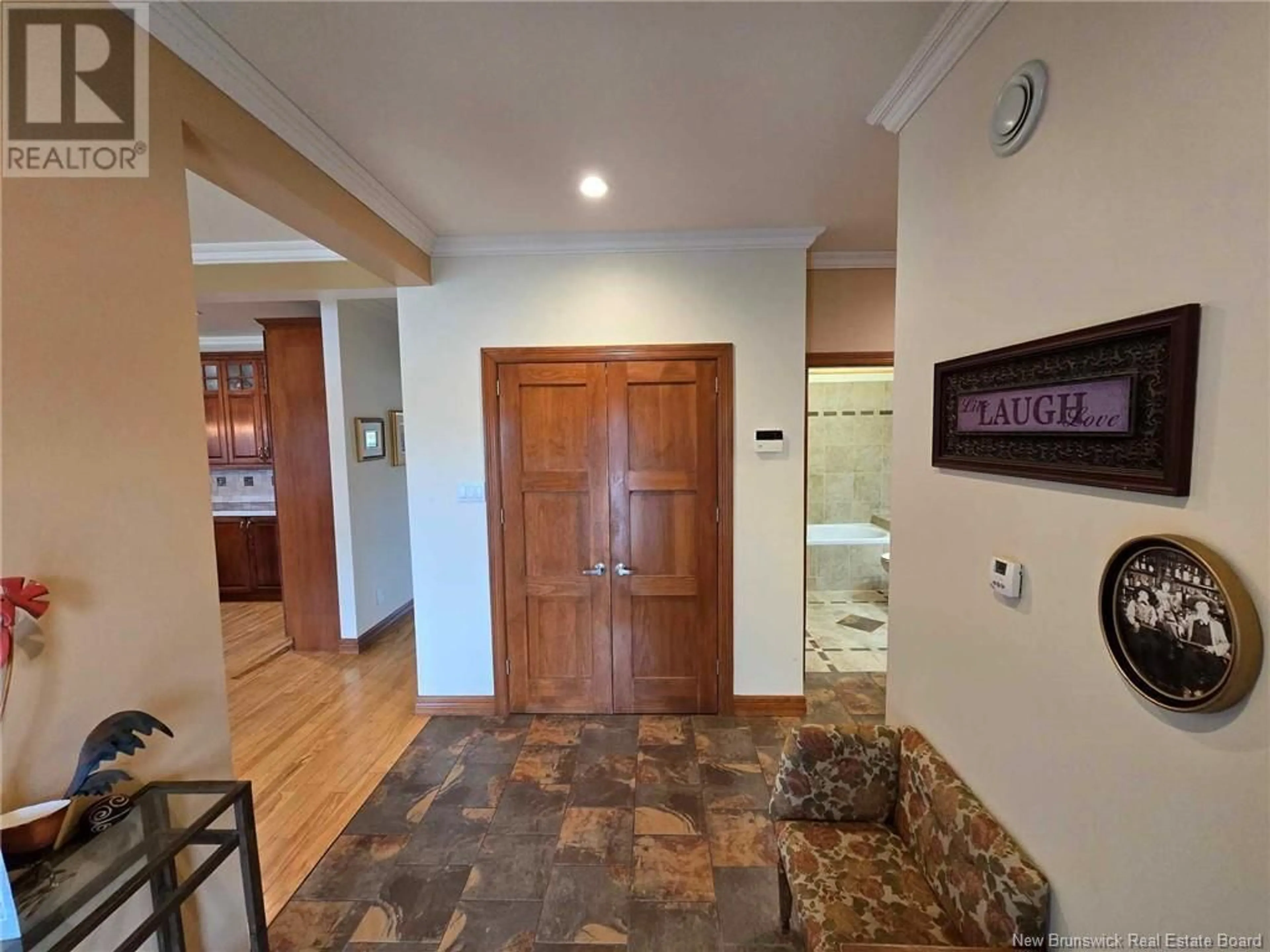 Indoor entryway for 1142 RUE BRYAR, Beresford New Brunswick E8K1B5