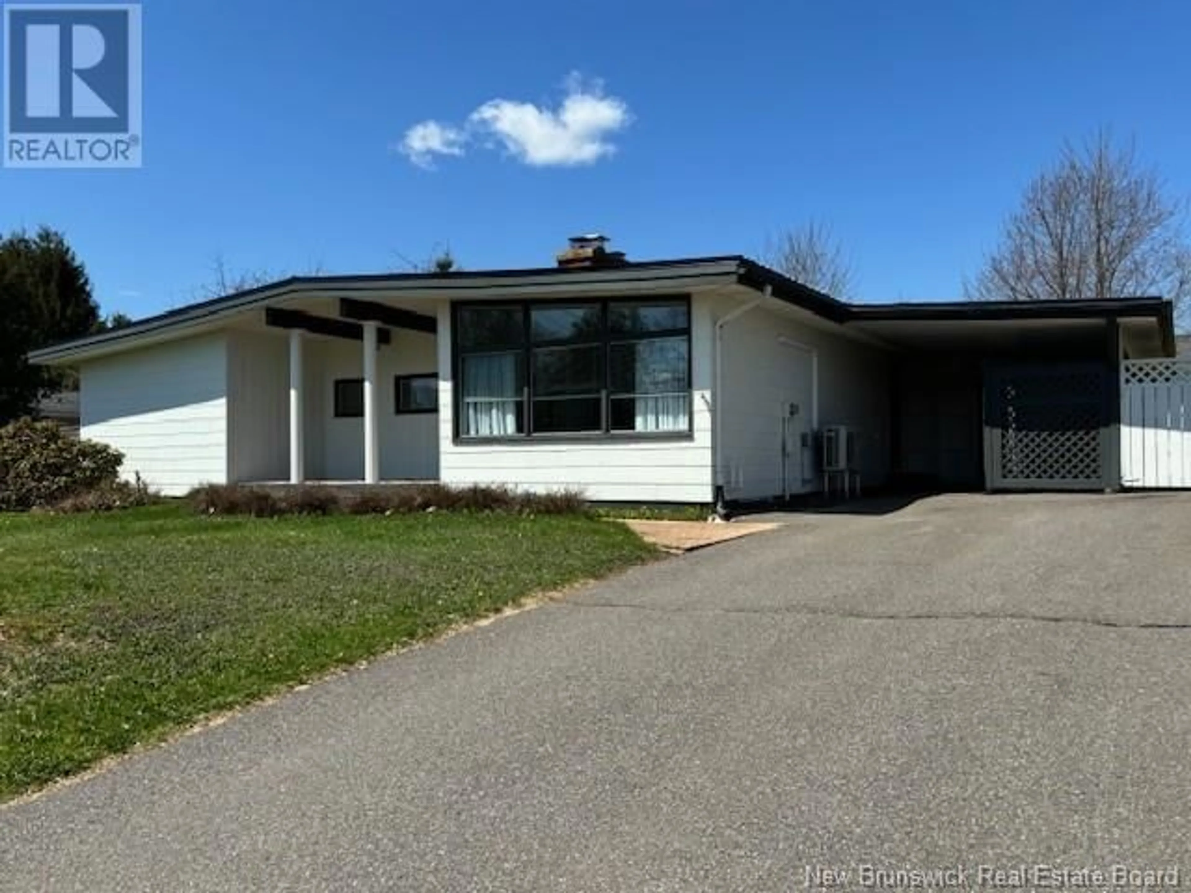 Home with vinyl exterior material, street for 146 SUMMIT AVENUE, Sussex New Brunswick E4E1A5