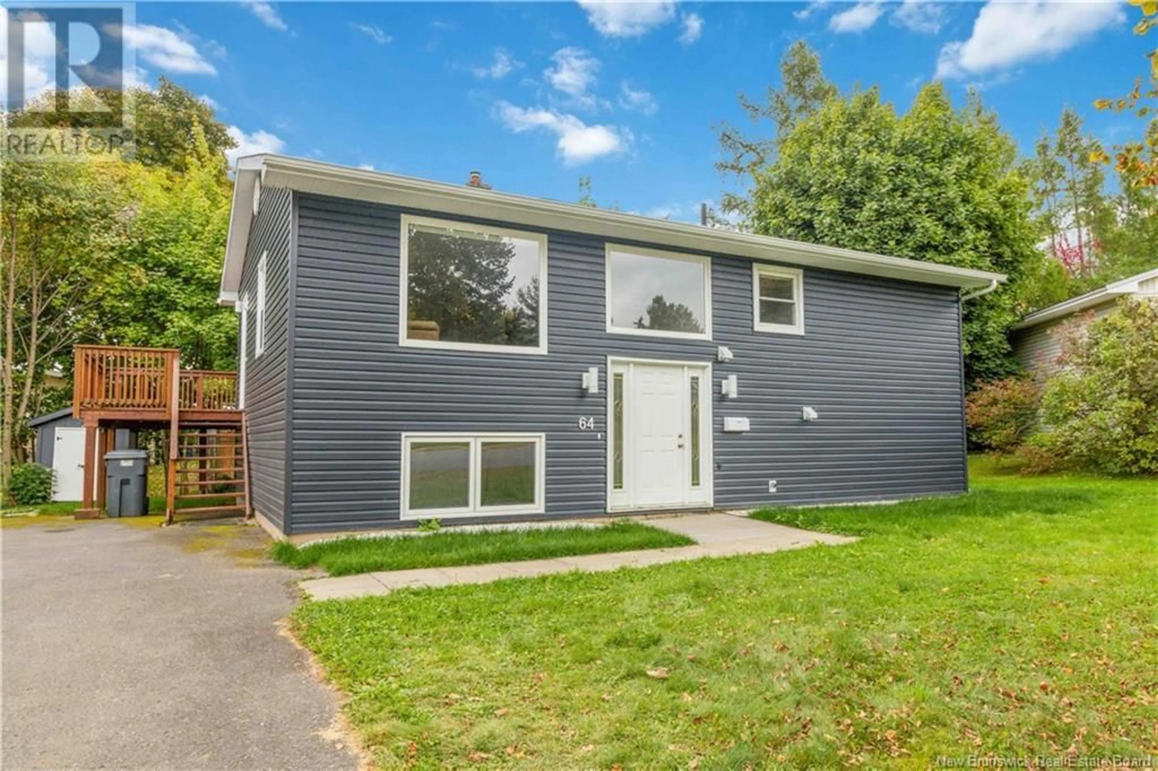 Home with vinyl exterior material, street for 64 PARKLYN COURT, Fredericton New Brunswick E3B2T5