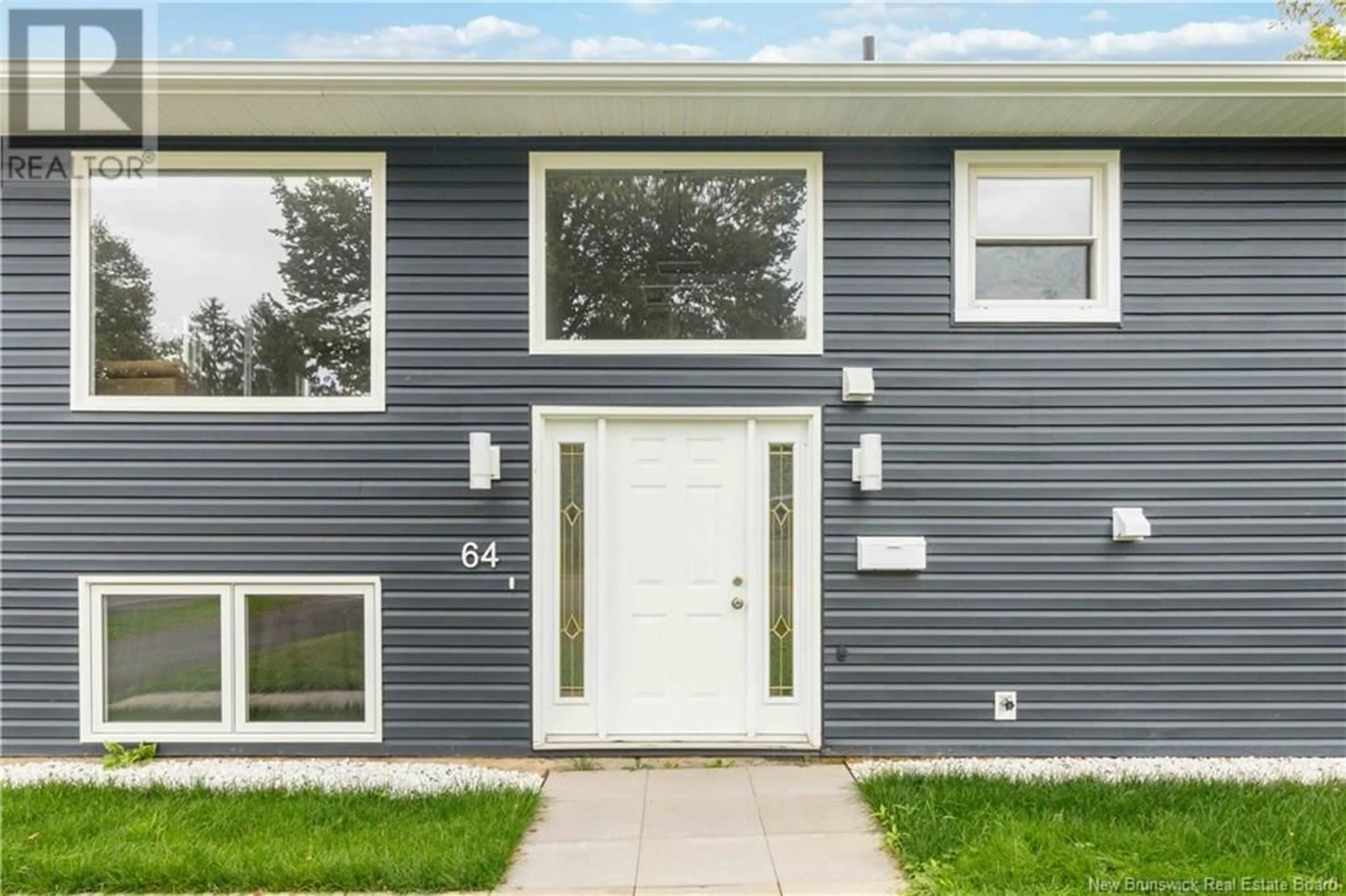 Home with vinyl exterior material, street for 64 PARKLYN COURT, Fredericton New Brunswick E3B2T5