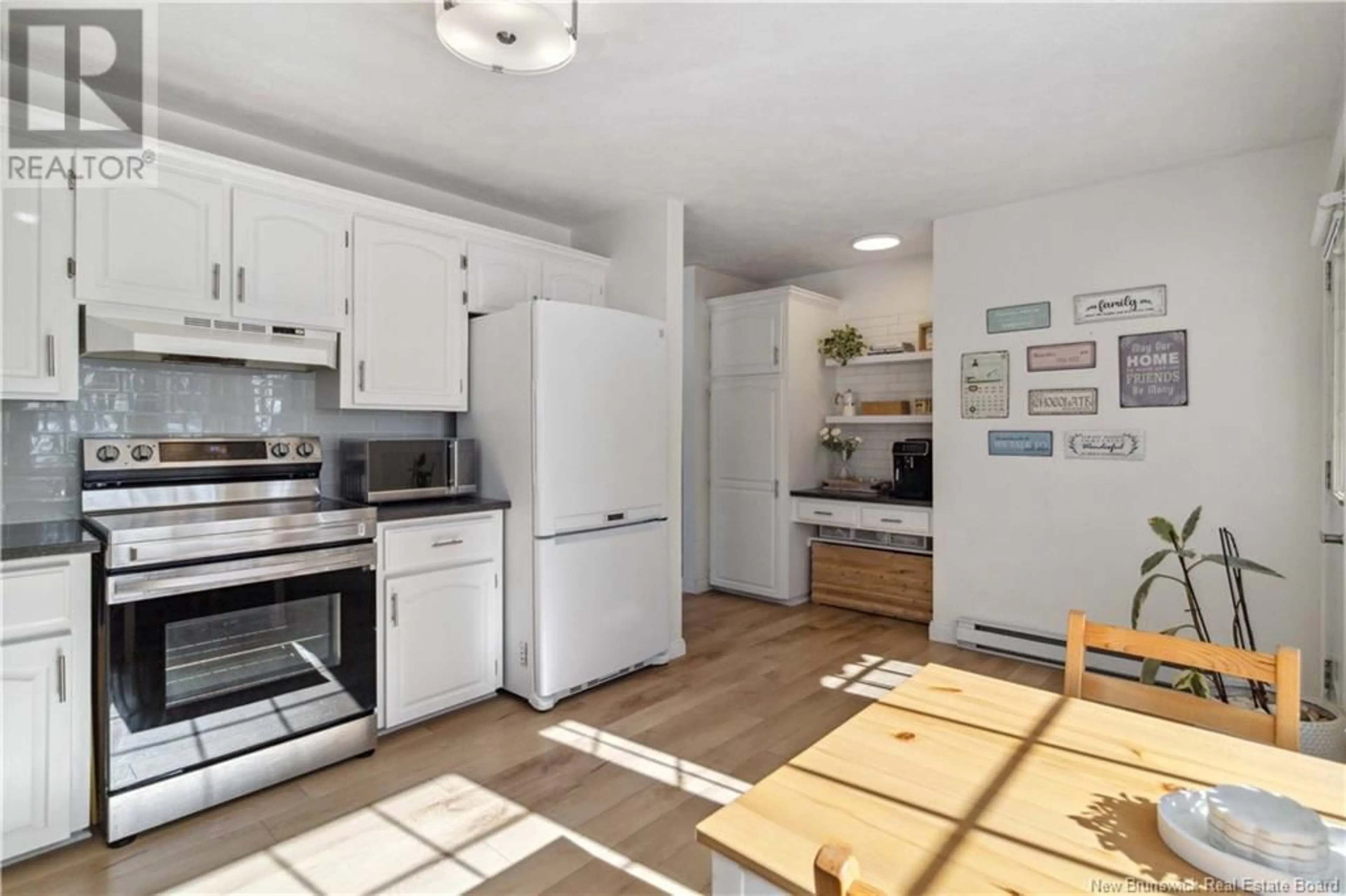 Standard kitchen, unknown for 1494 WOODSTOCK ROAD, Fredericton New Brunswick E3C1P3