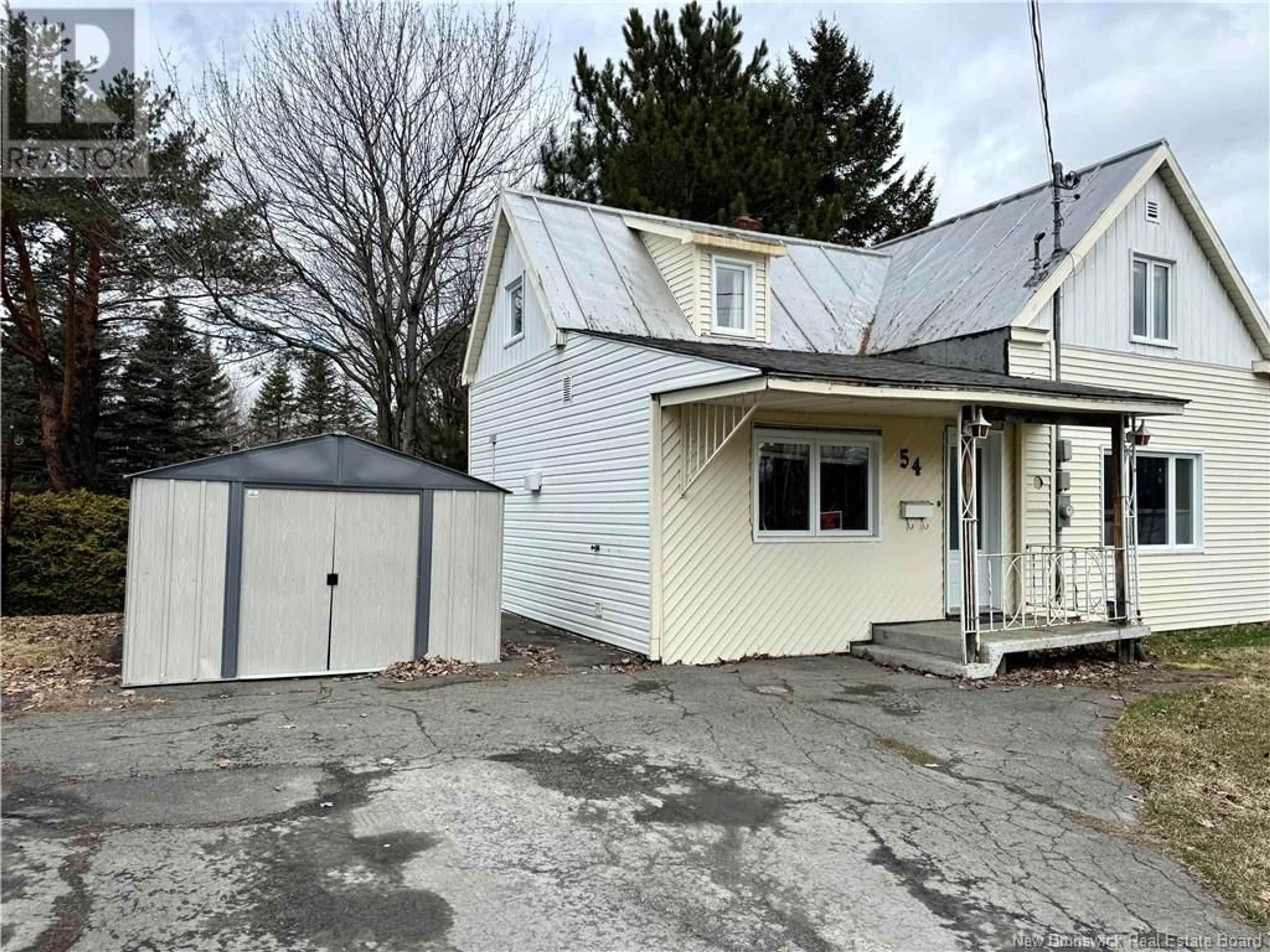 A pic from outside/outdoor area/front of a property/back of a property/a pic from drone, street for 54 FORT AVENUE, Edmundston New Brunswick E3V1E1