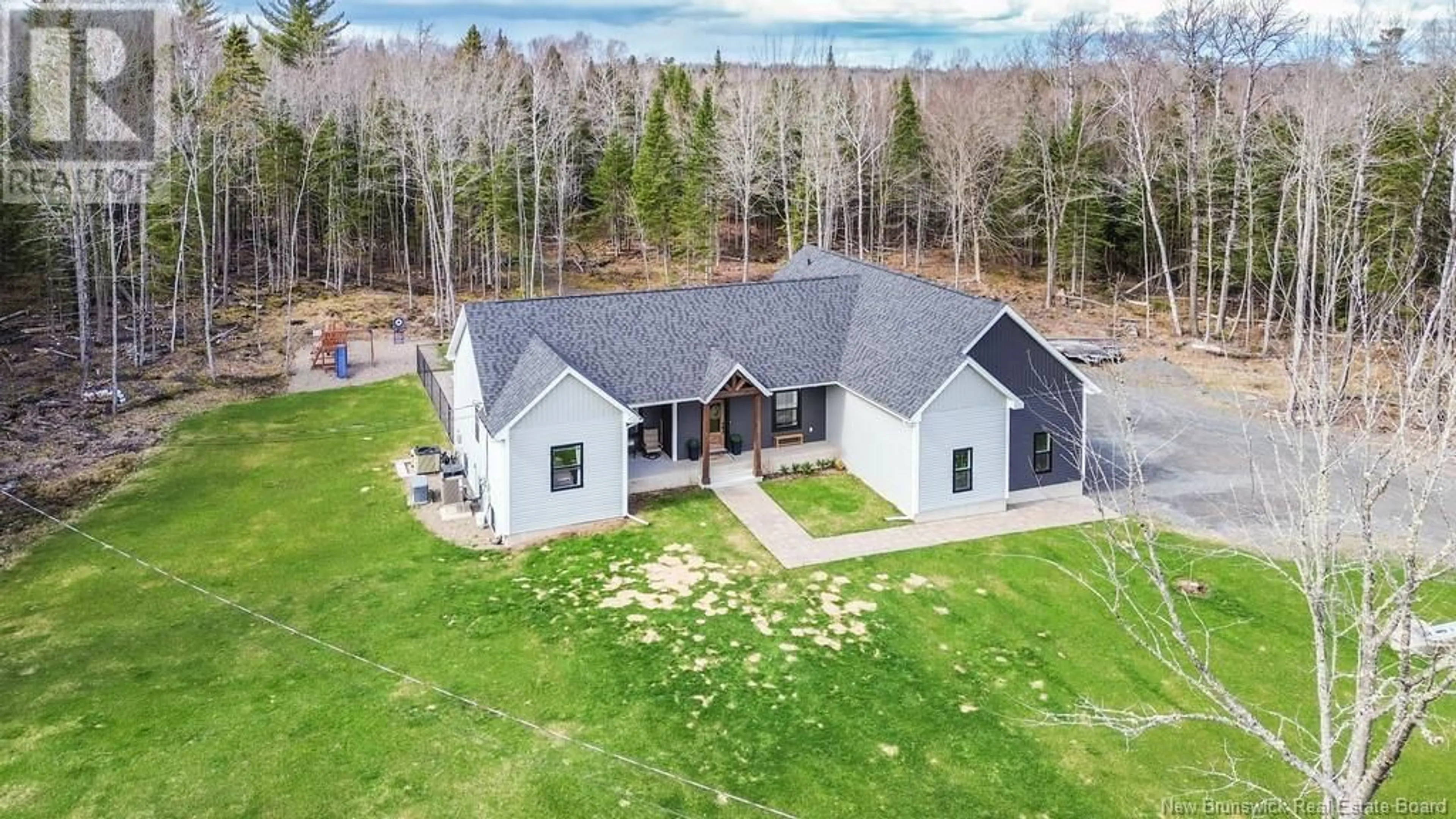 A pic from outside/outdoor area/front of a property/back of a property/a pic from drone, building for 1086 655 ROUTE ROUTE, Waasis New Brunswick E3B8W2