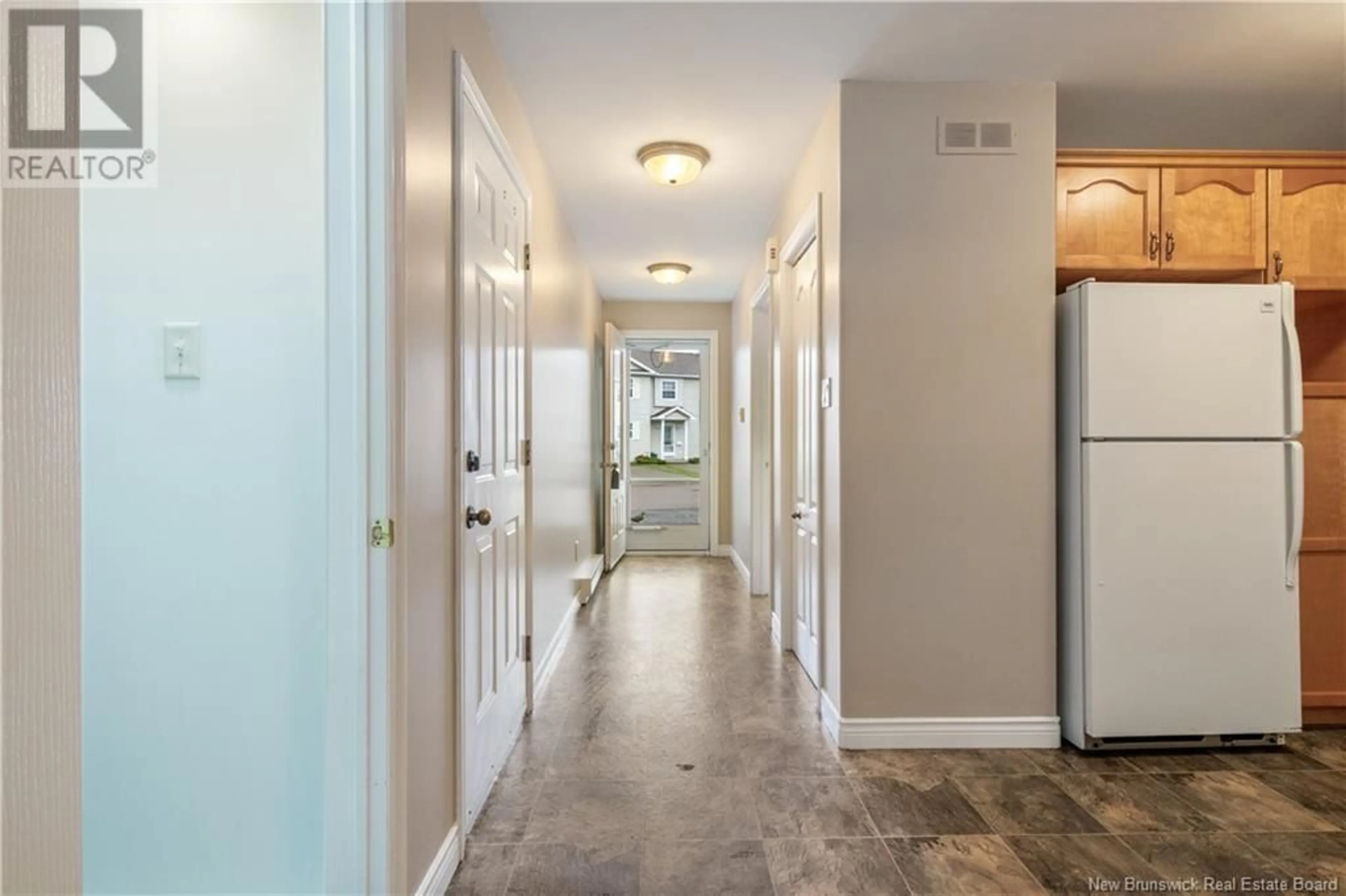 Indoor entryway for 35 FIRMIN CRESCENT, Dieppe New Brunswick E1A7T1