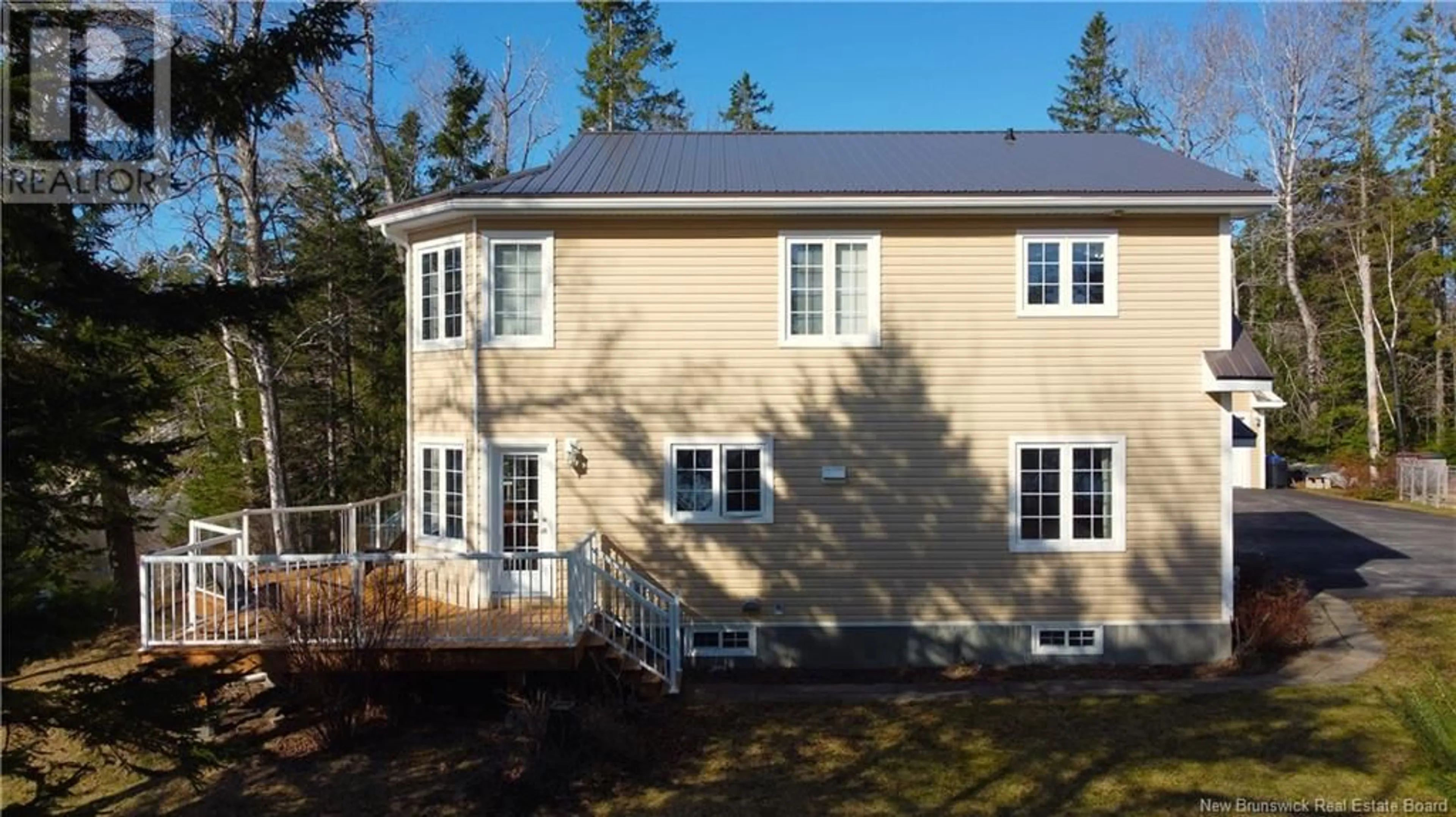 Home with vinyl exterior material, building for 38 SHORE ROAD, Oak Bay New Brunswick E3L4C6