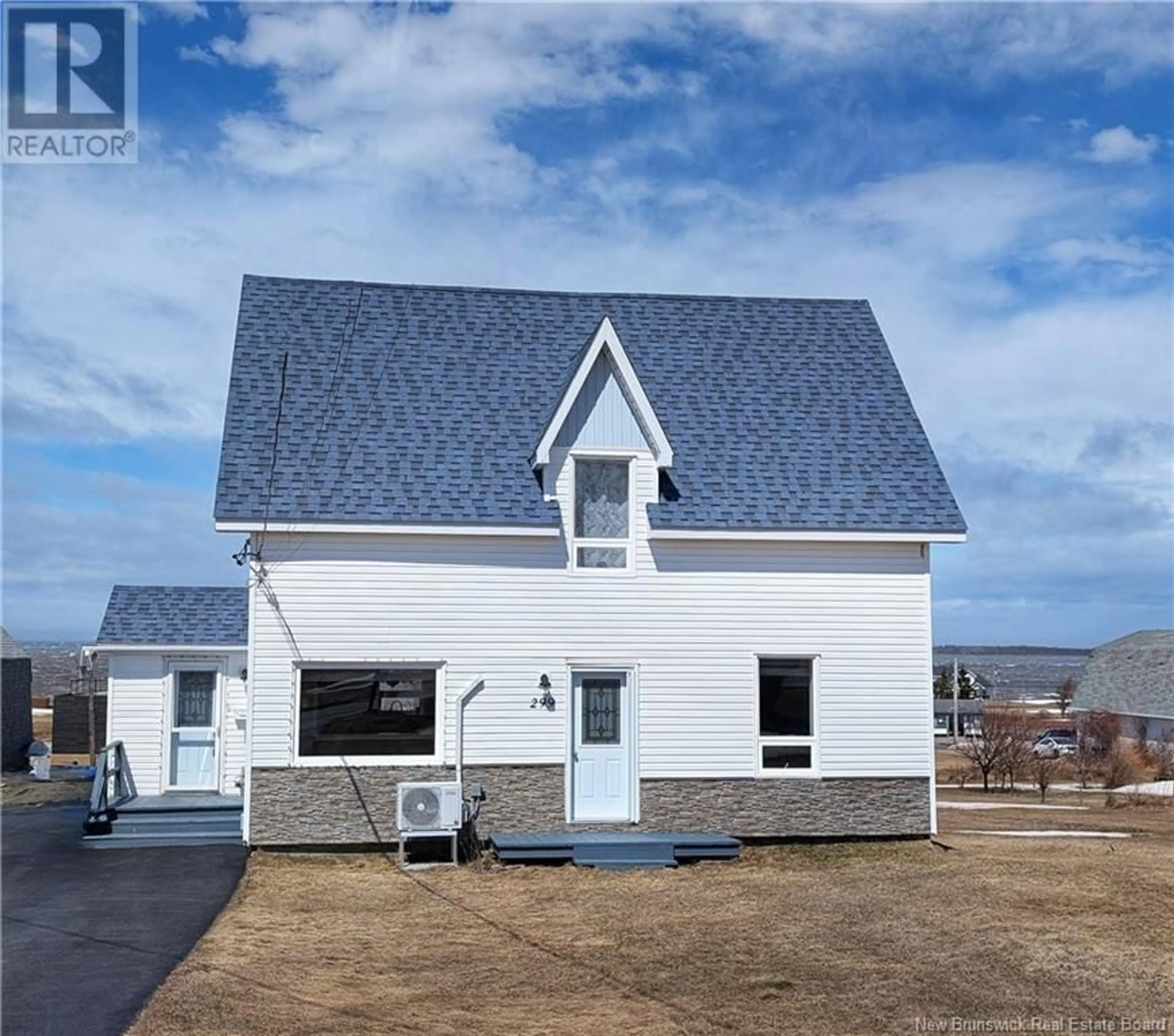 Home with vinyl exterior material, building for 299 BD ST PIERRE E BOULEVARD, Caraquet New Brunswick E1W1B5