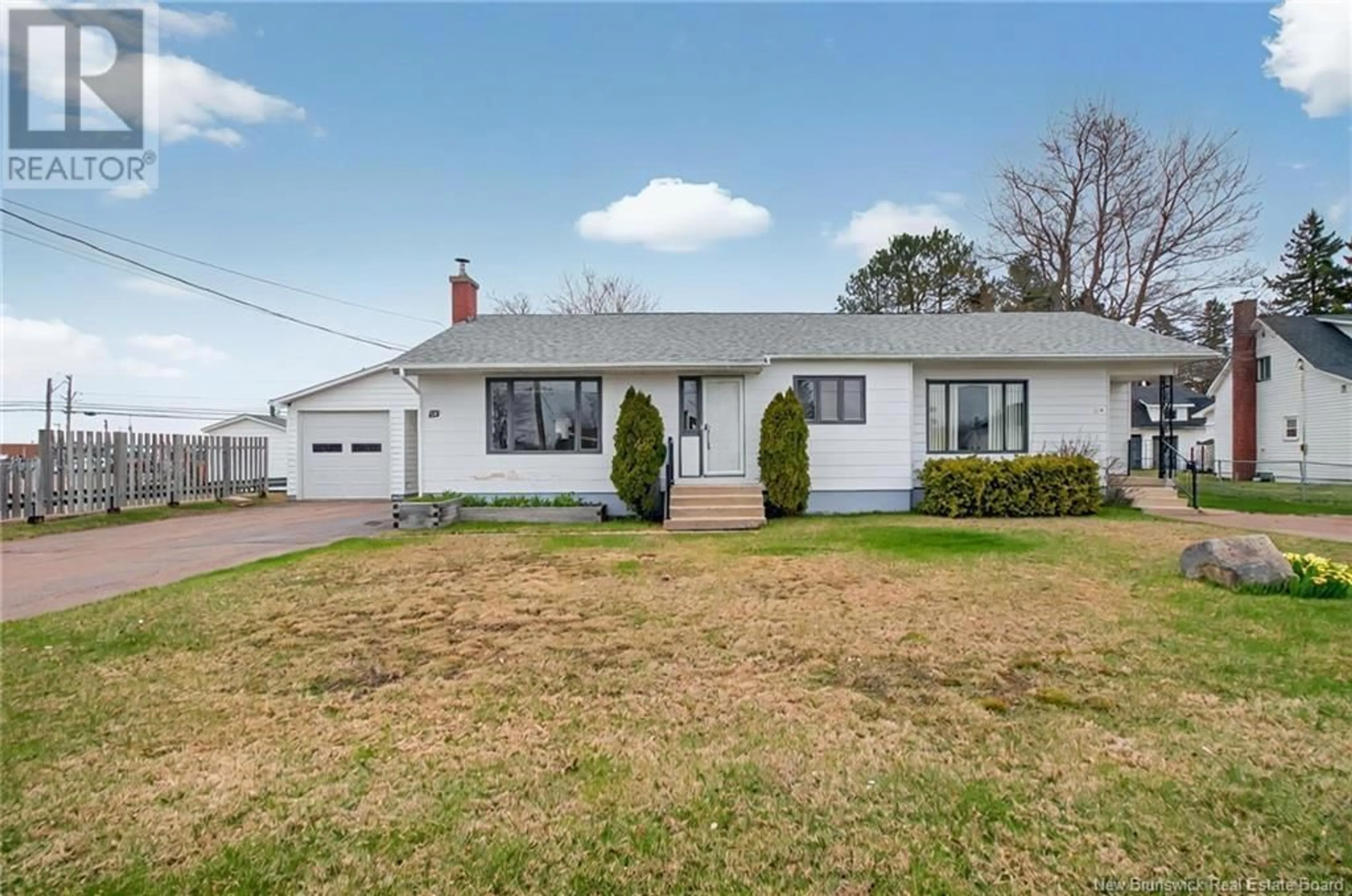 A pic from outside/outdoor area/front of a property/back of a property/a pic from drone, street for a) b) - 19 NOTRE-DAME, Saint-Louis-De-Kent New Brunswick E4X1E3