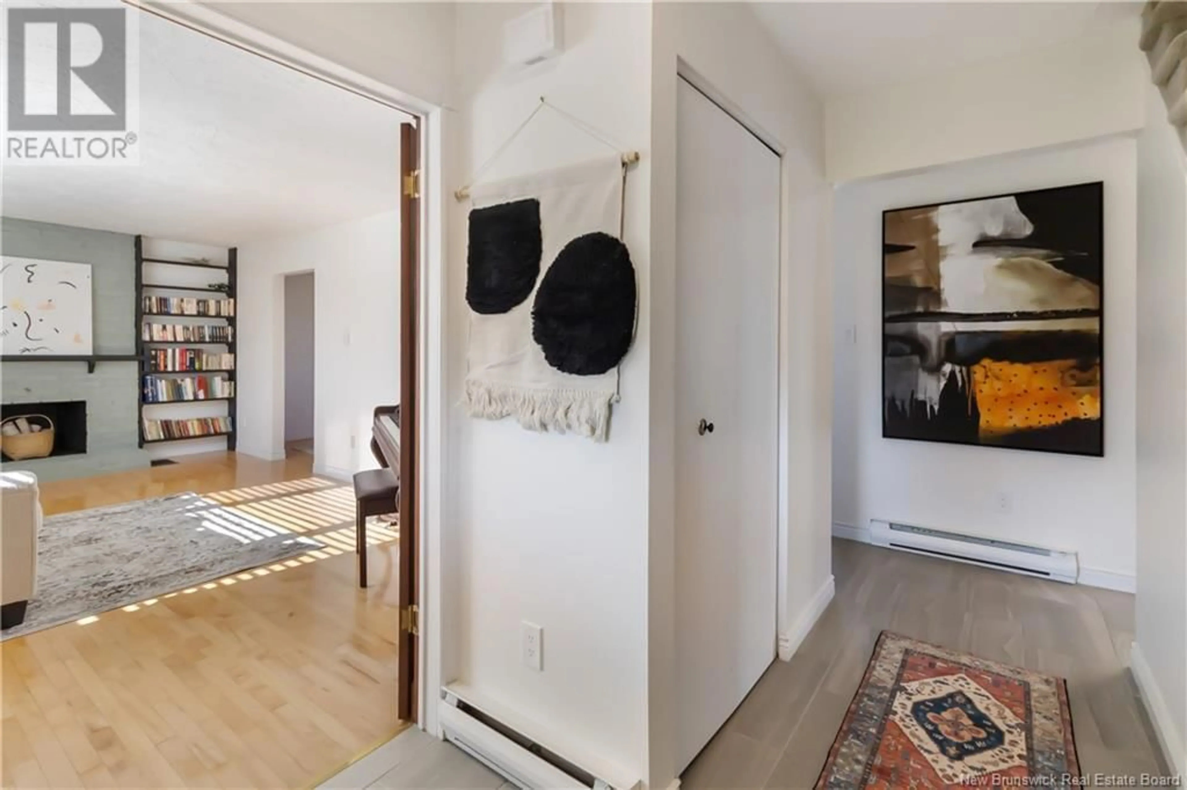 Indoor entryway for 295 ORLEANS, Dieppe New Brunswick E1A1W8