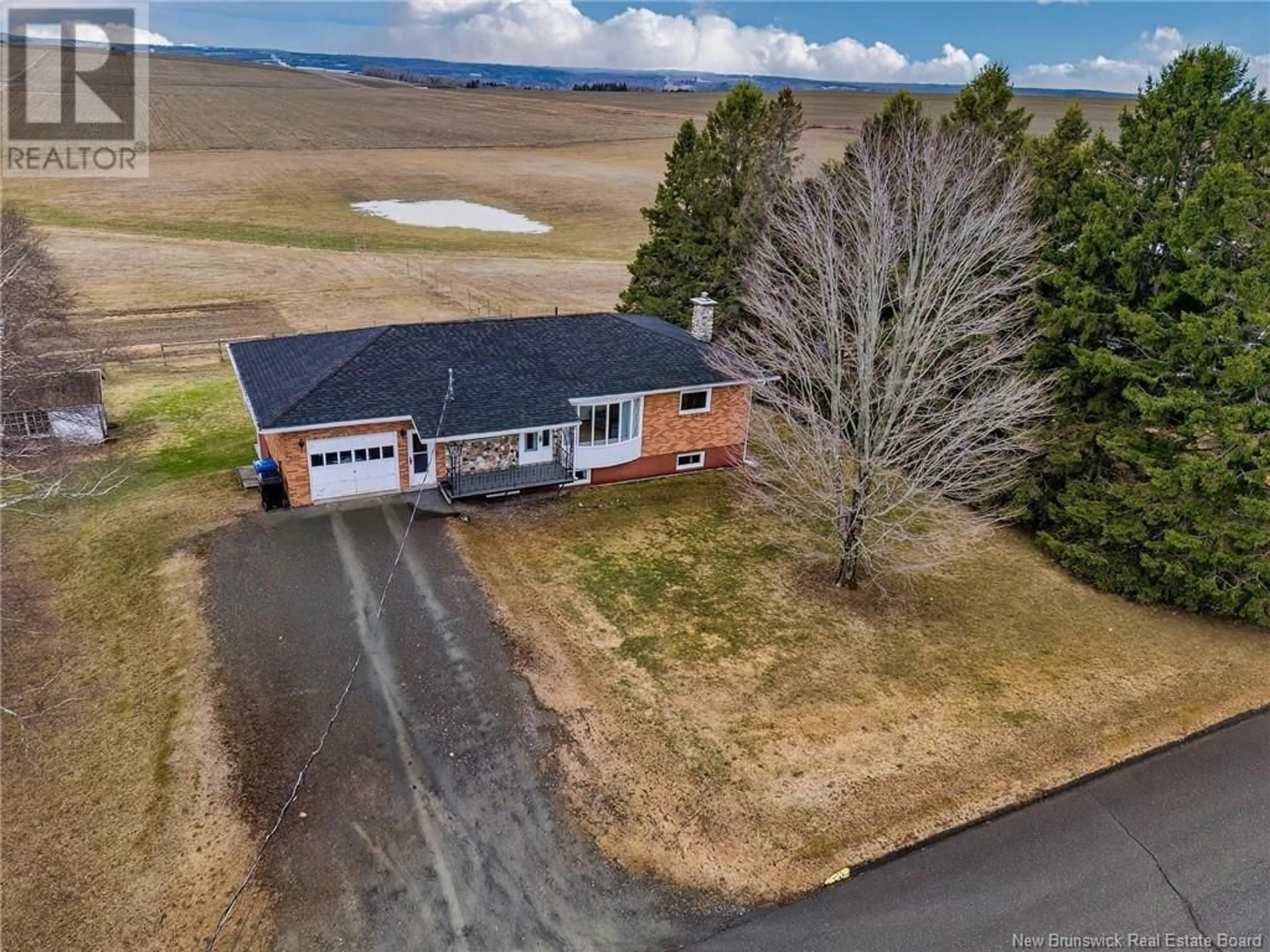 A pic from outside/outdoor area/front of a property/back of a property/a pic from drone, water/lake/river/ocean view for 410 LEVESQUE, Saint-André New Brunswick E3Y3C7