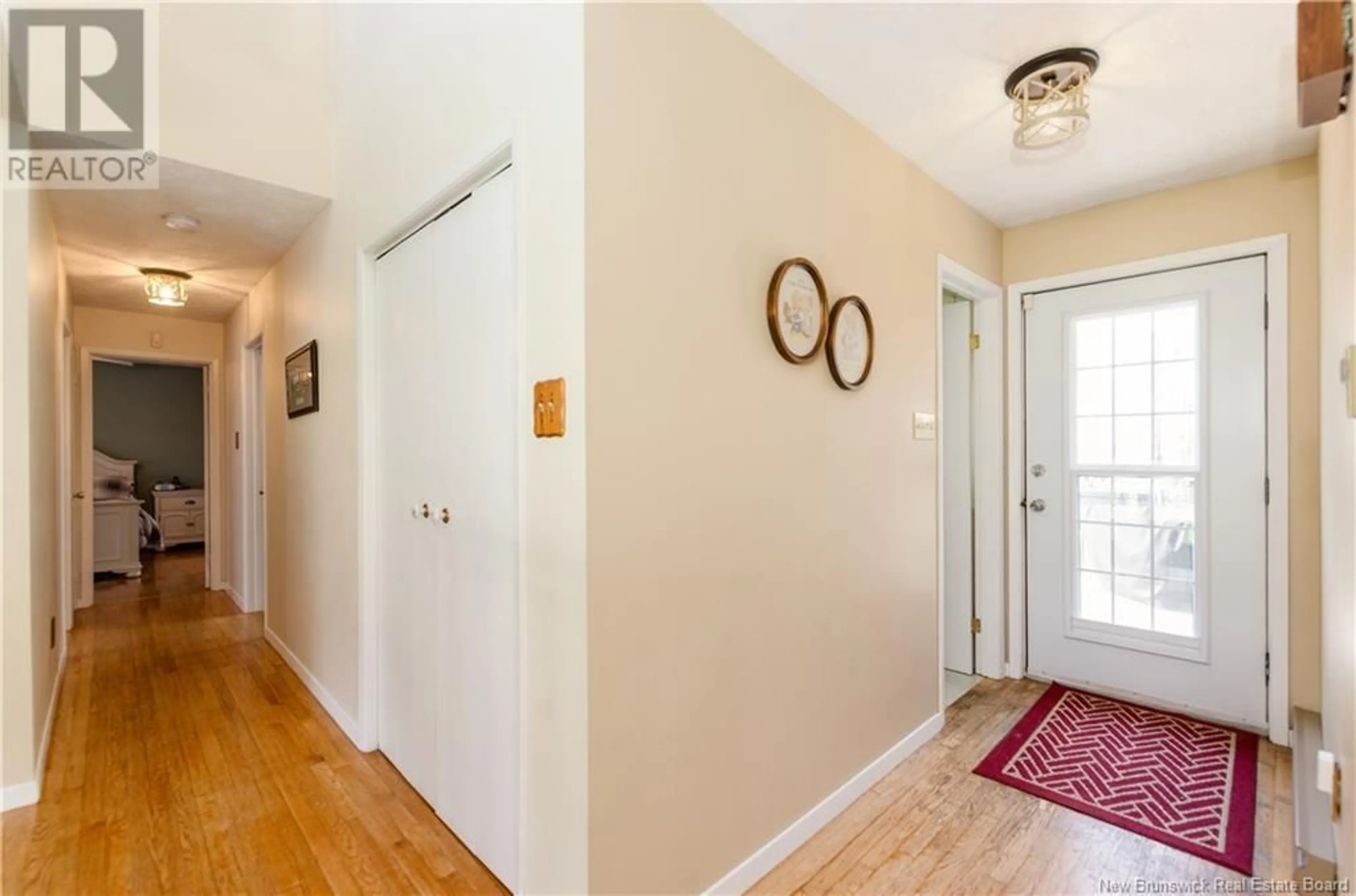 Indoor entryway for 32 WOODLAWN AVENUE, Moncton New Brunswick E1E2J9