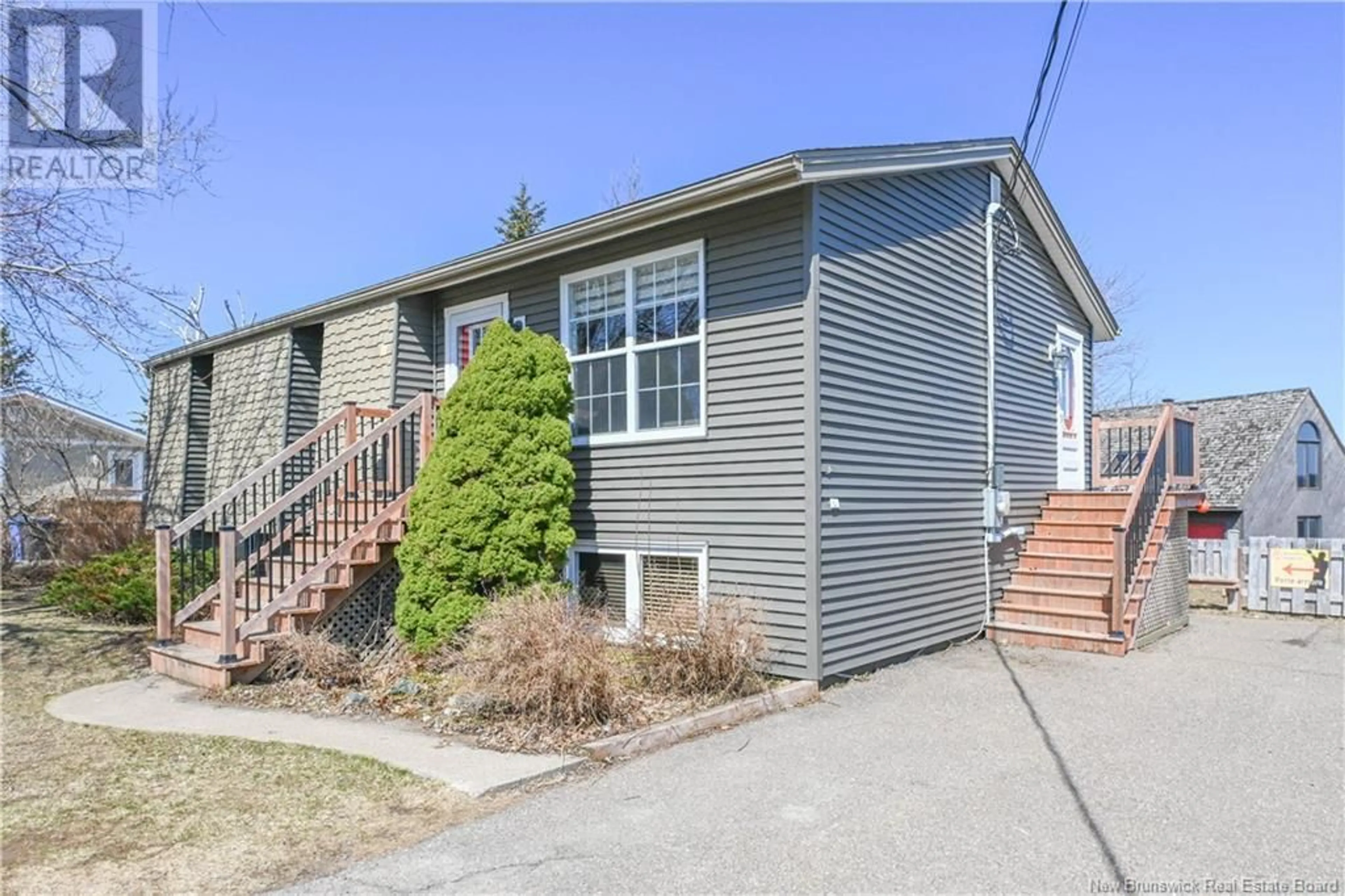 Unknown for 25 RUE DES ROBINS E., Caraquet New Brunswick E1W1A7