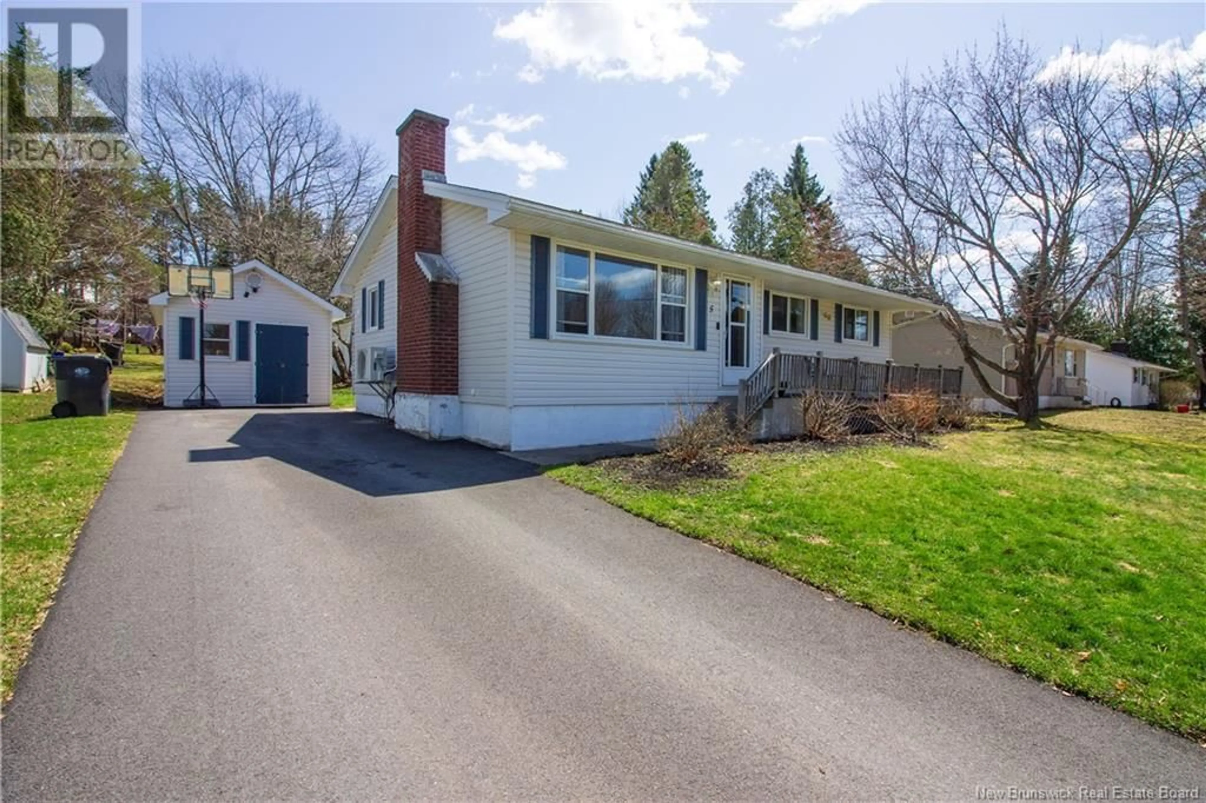 Home with vinyl exterior material, street for 5 DUNVEGAN COURT, Hampton New Brunswick E5N3A7