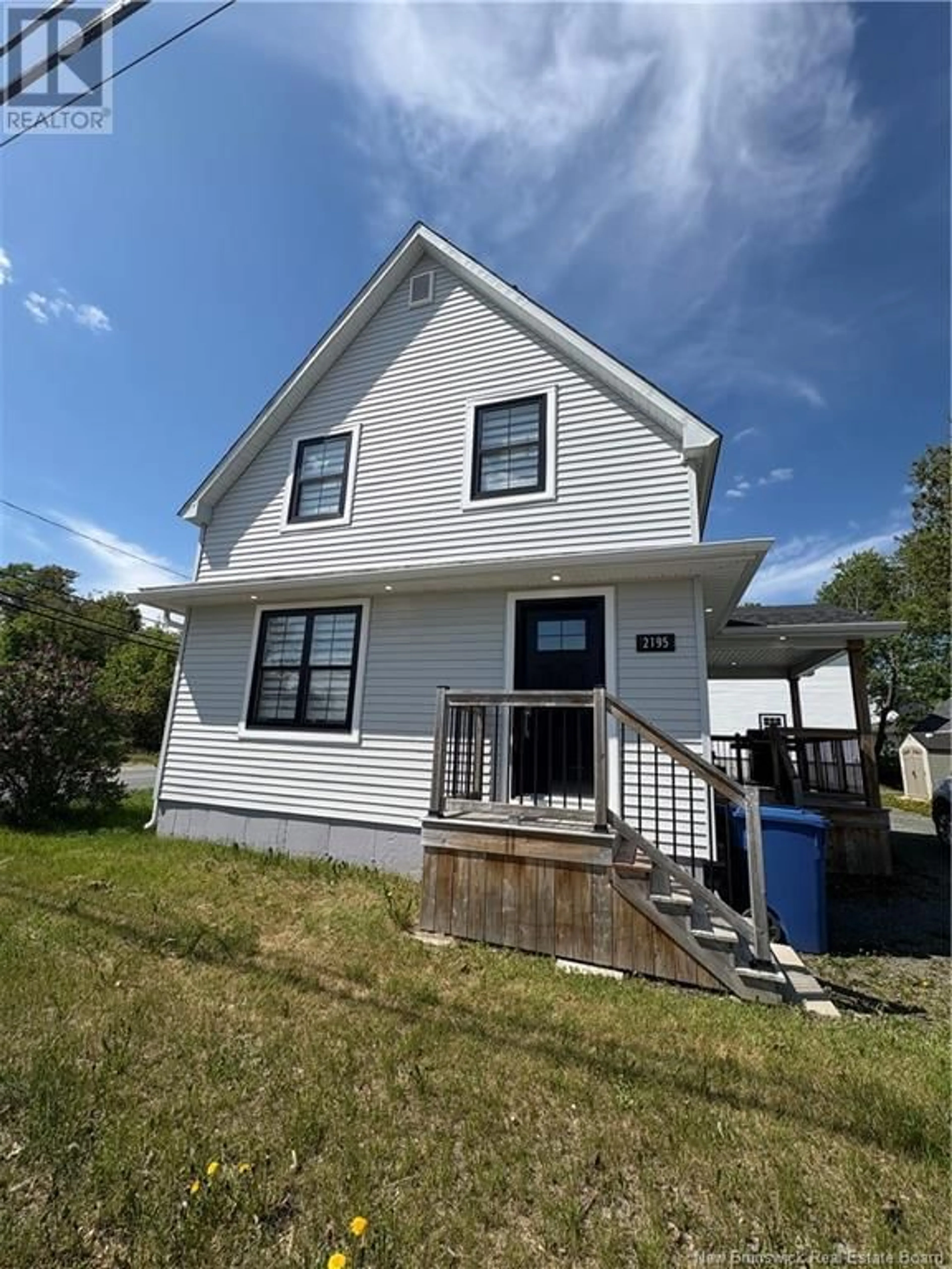 Home with vinyl exterior material, building for 2195 KING GEORGE HIGHWAY, Miramichi New Brunswick E1V5S9