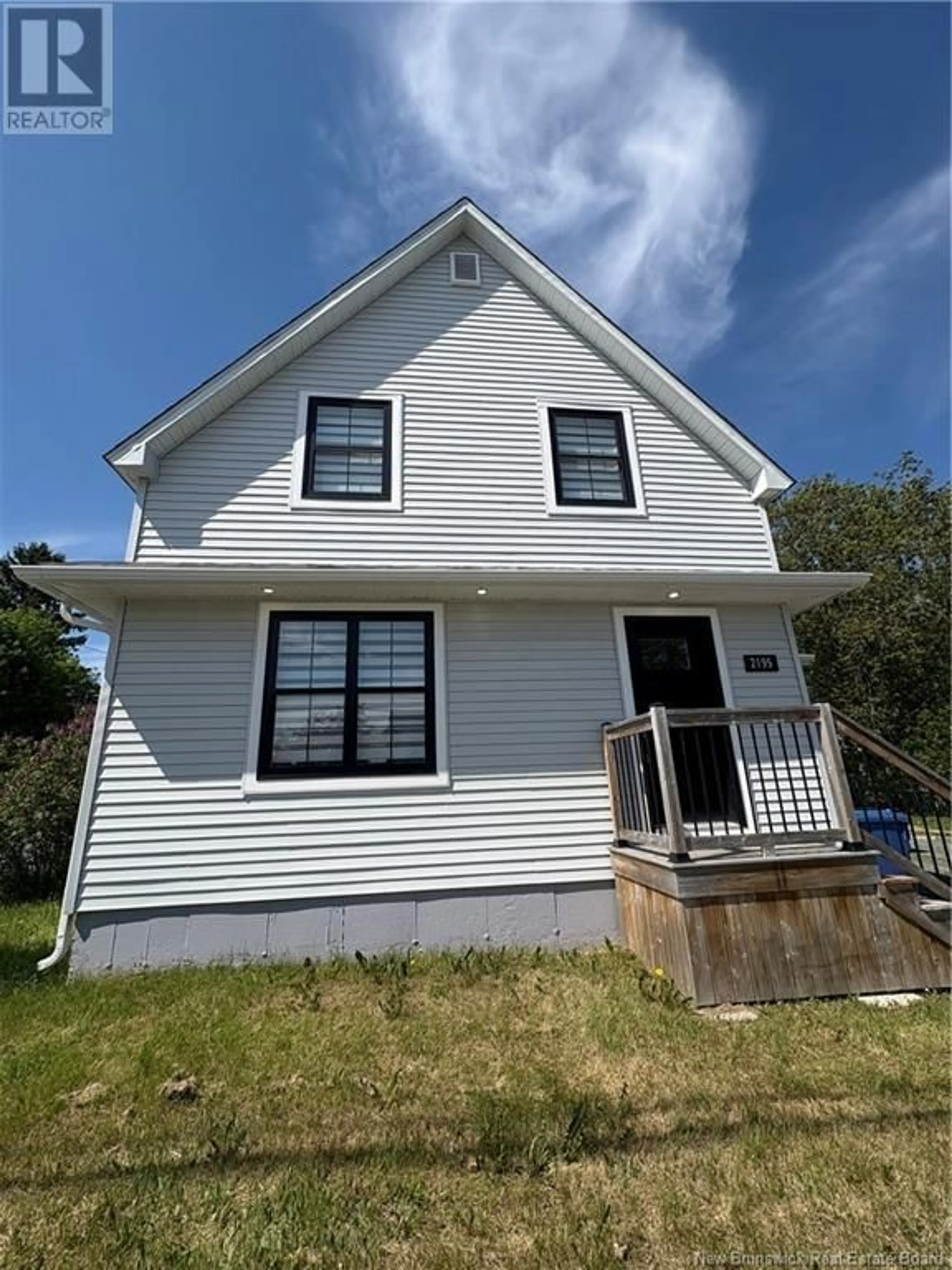 Home with vinyl exterior material, building for 2195 KING GEORGE HIGHWAY, Miramichi New Brunswick E1V5S9