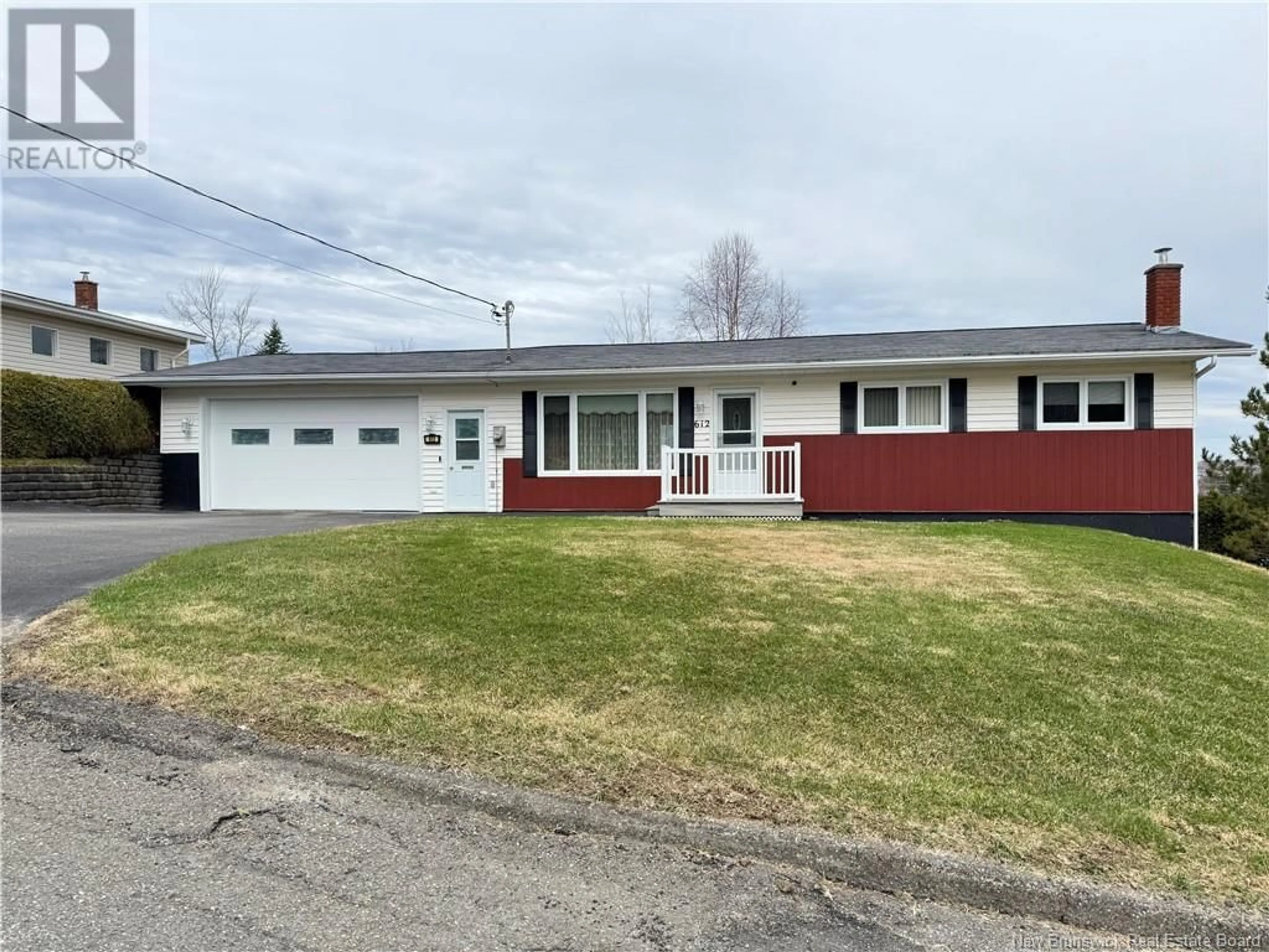Home with vinyl exterior material, street for 612 DAVIS STREET, Grand-Sault/Grand Falls New Brunswick E3Z1B3