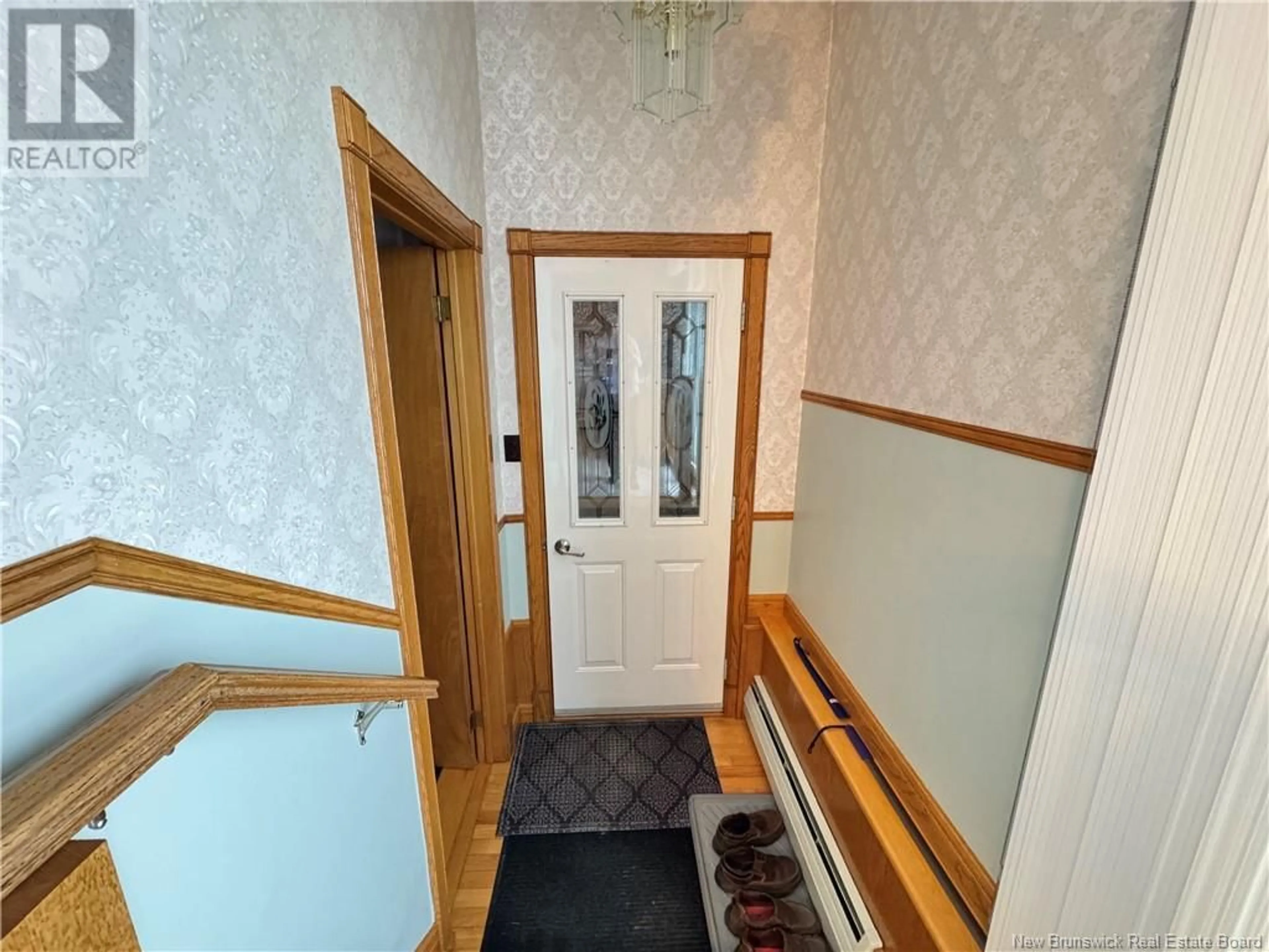 Indoor foyer for 612 DAVIS STREET, Grand-Sault/Grand Falls New Brunswick E3Z1B3