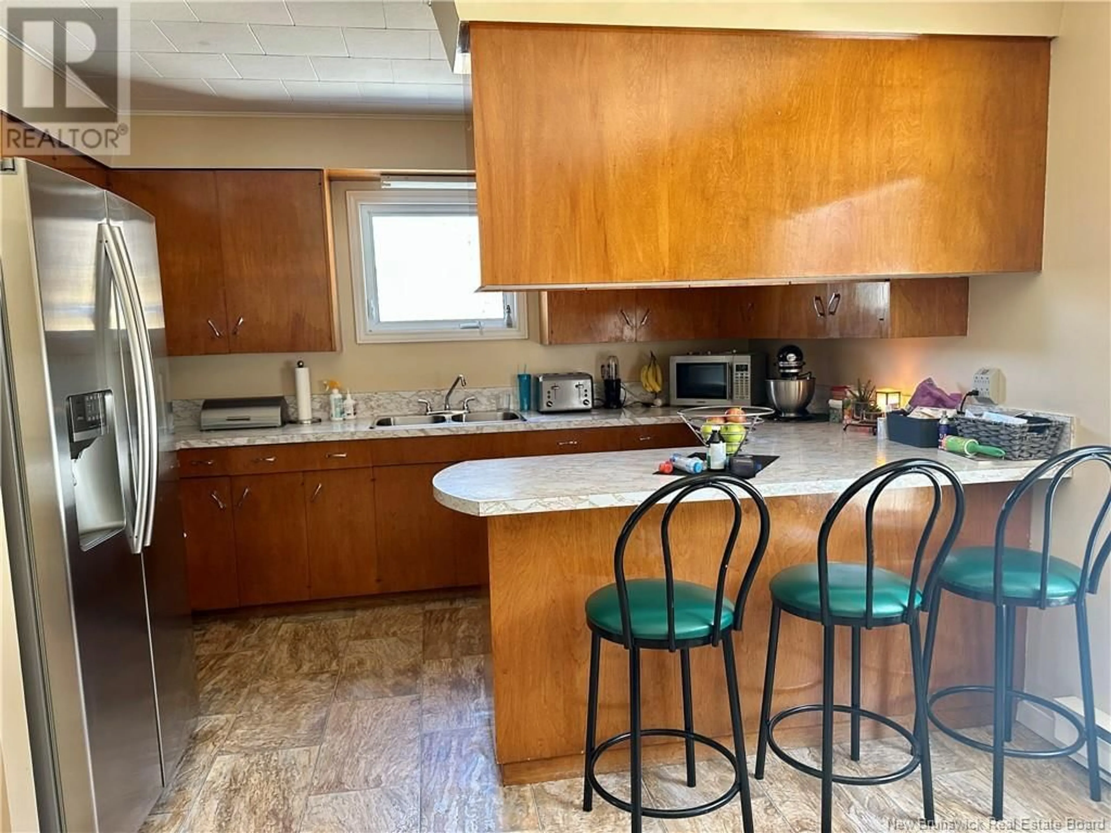 Standard kitchen, unknown for 65 32E AVENUE, Edmundston New Brunswick E3V2S1