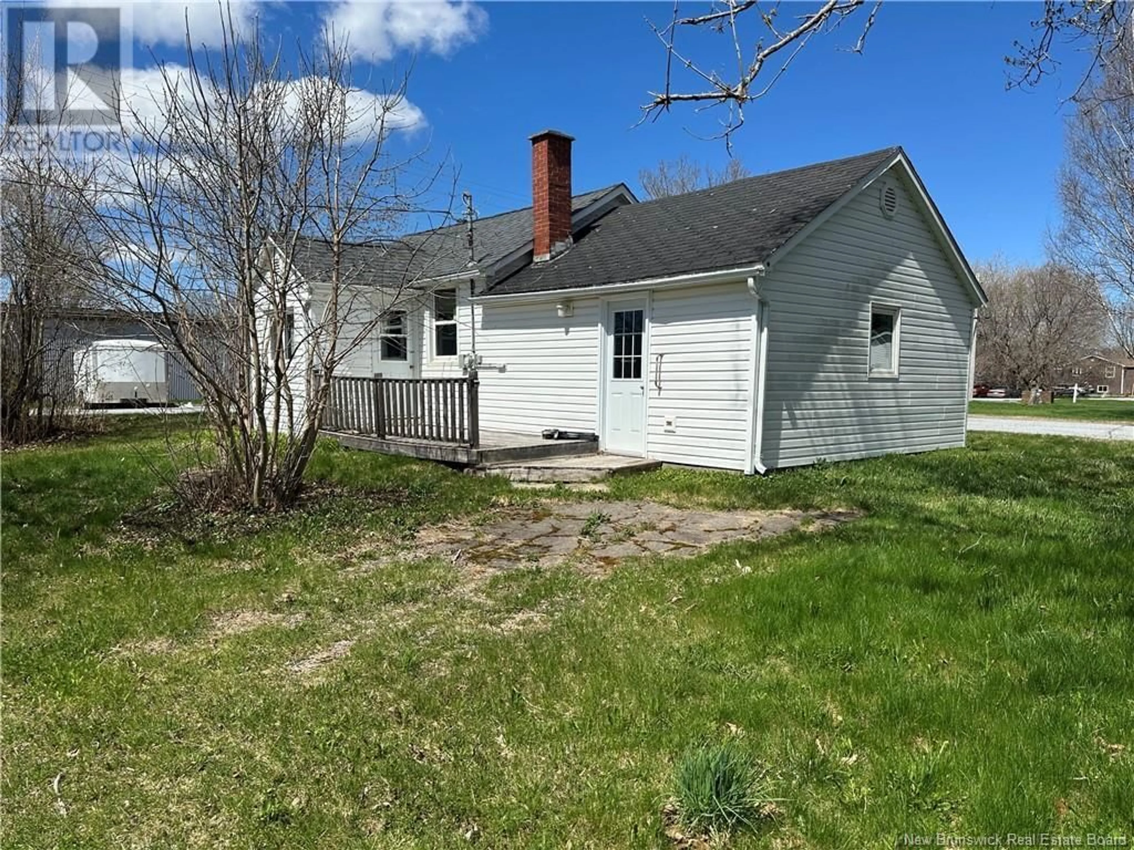 A pic from outside/outdoor area/front of a property/back of a property/a pic from drone, street for 7 HARDING AVENUE, Sussex Corner New Brunswick E4E3B1