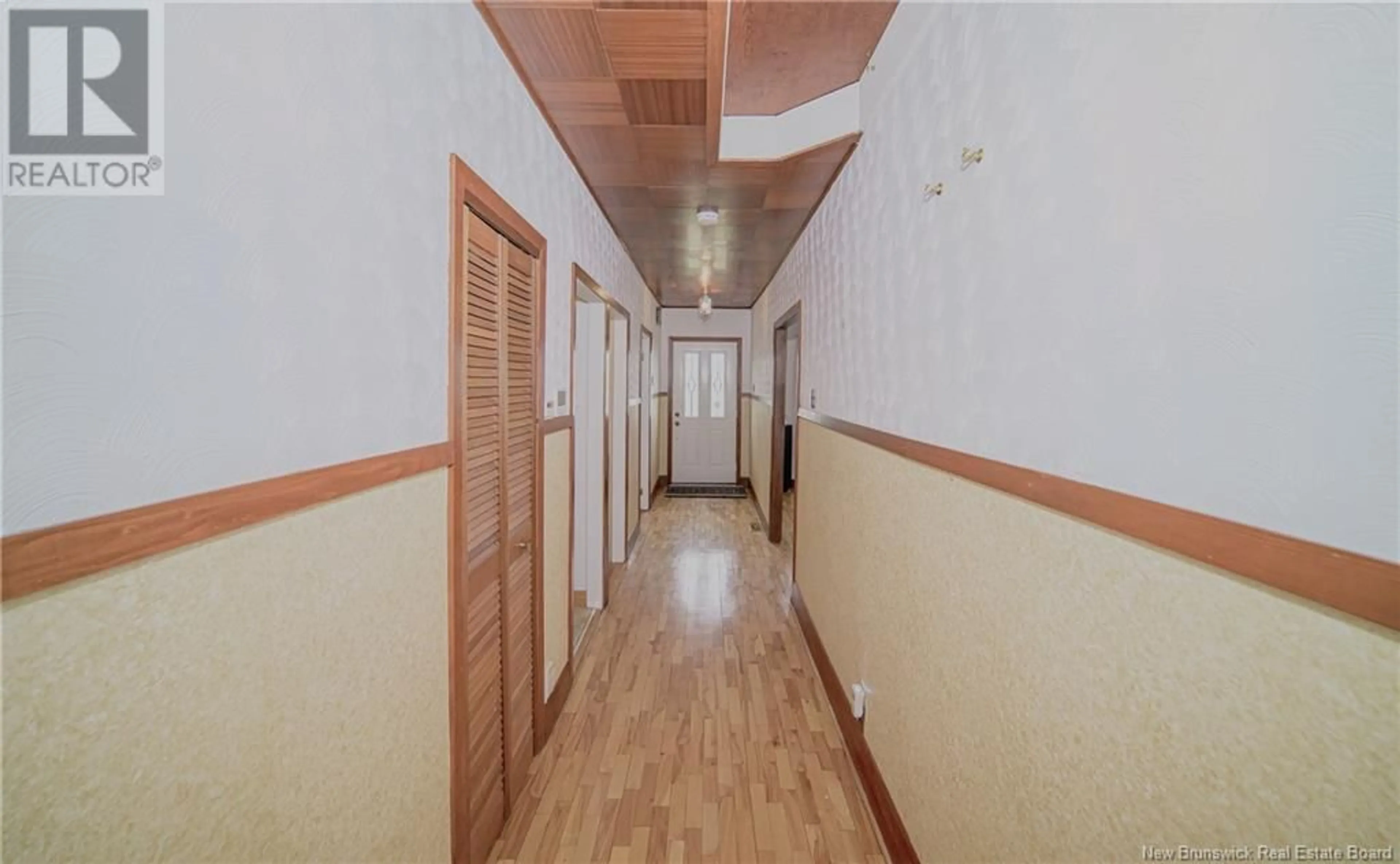 Indoor foyer for 1440 LINCOLN ROAD, Lincoln New Brunswick E3B8J4