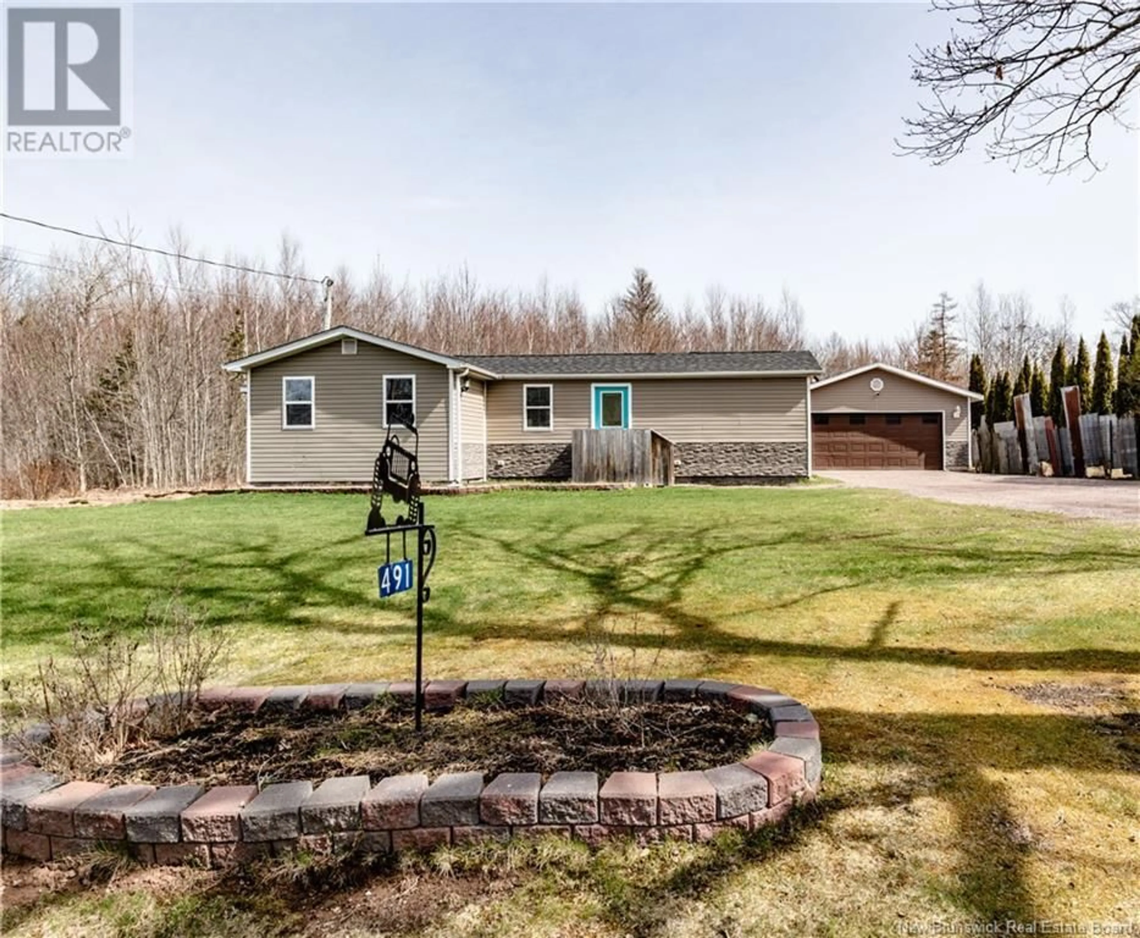 A pic from outside/outdoor area/front of a property/back of a property/a pic from drone, unknown for 491 PRINCIPALE, Memramcook New Brunswick E4K1B6