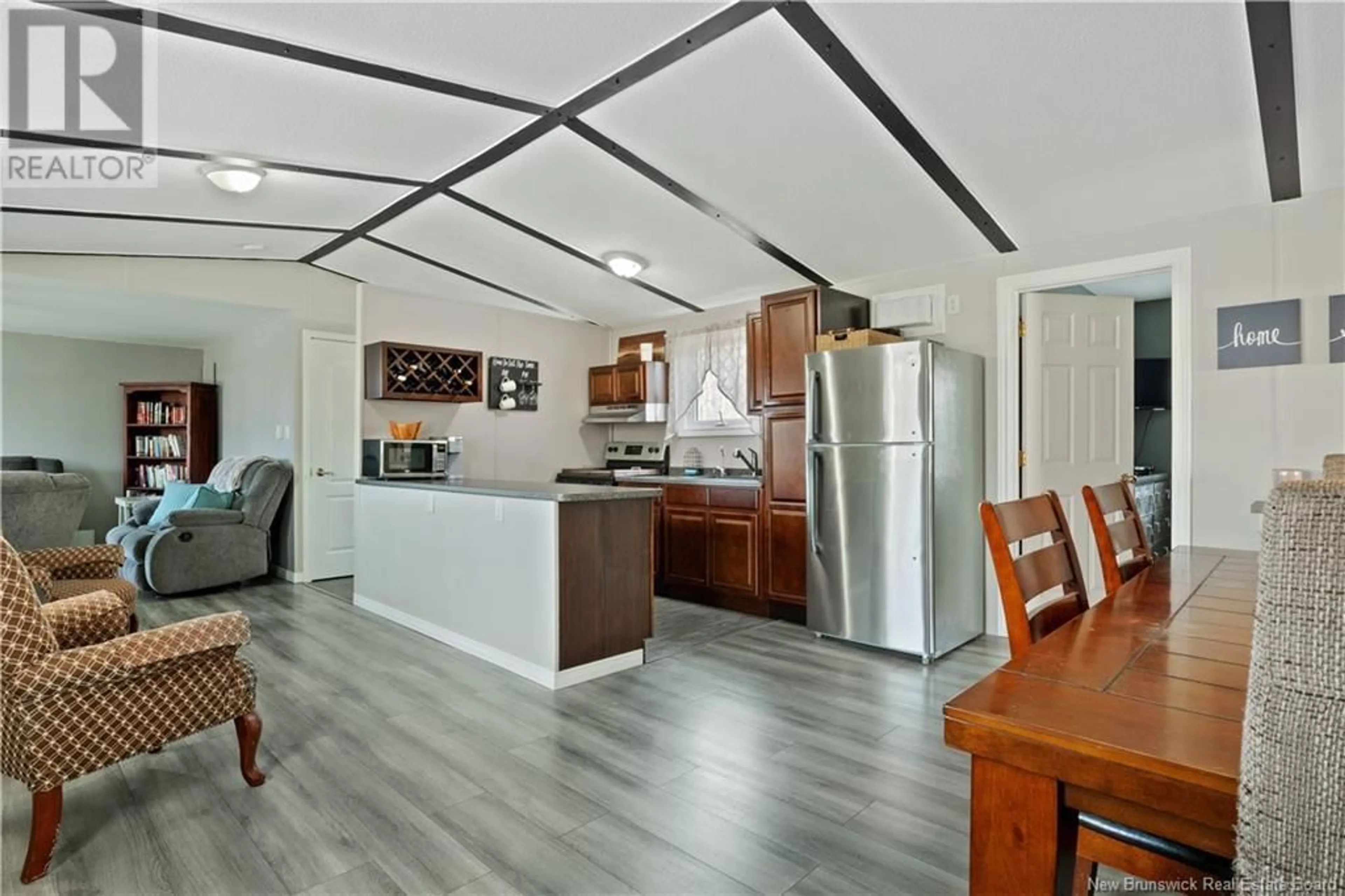 Open concept kitchen, wood/laminate floor for 491 PRINCIPALE, Memramcook New Brunswick E4K1B6