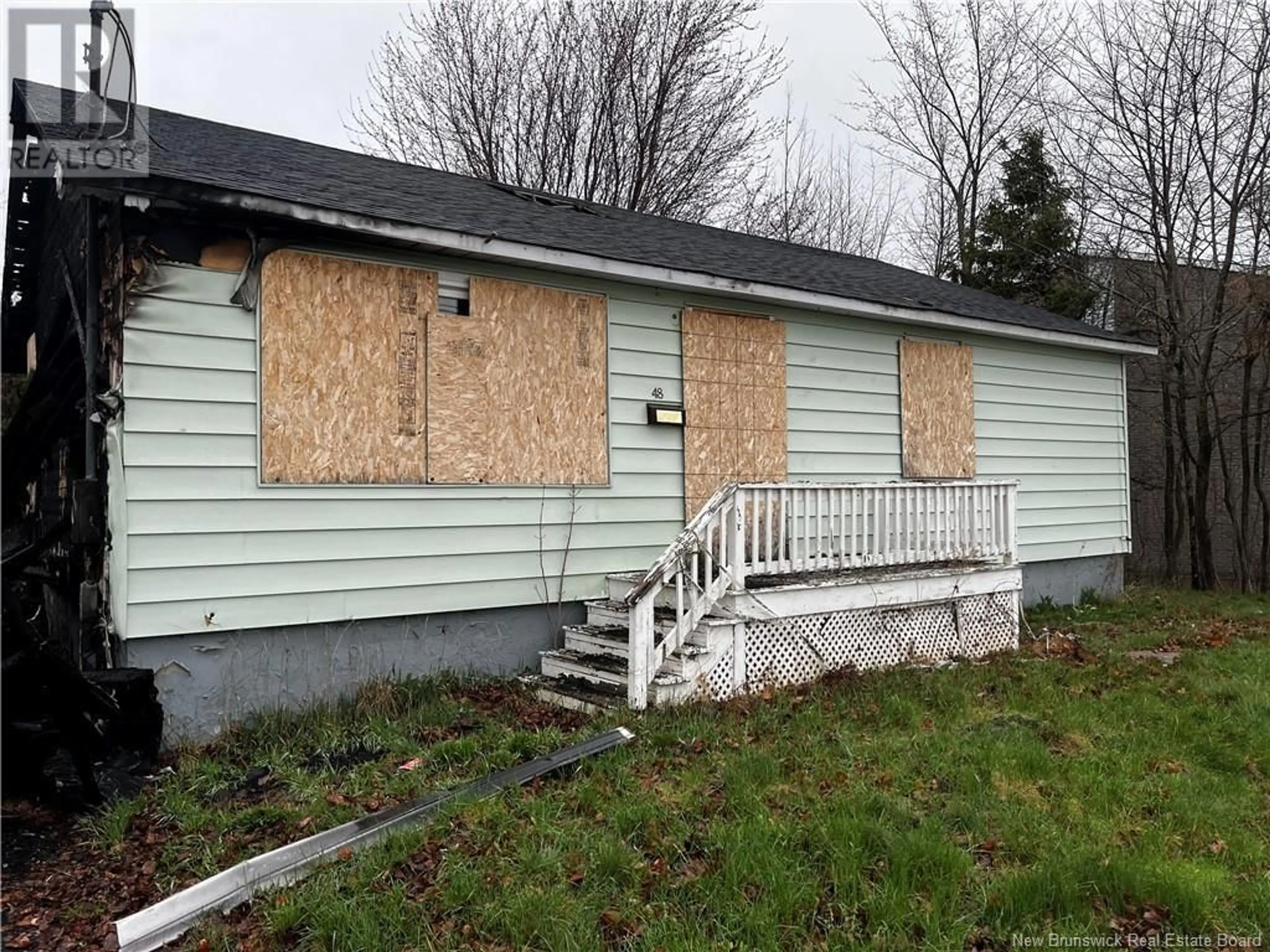 Home with vinyl exterior material, building for 48 EDMOND STREET, Moncton New Brunswick E1A3K6